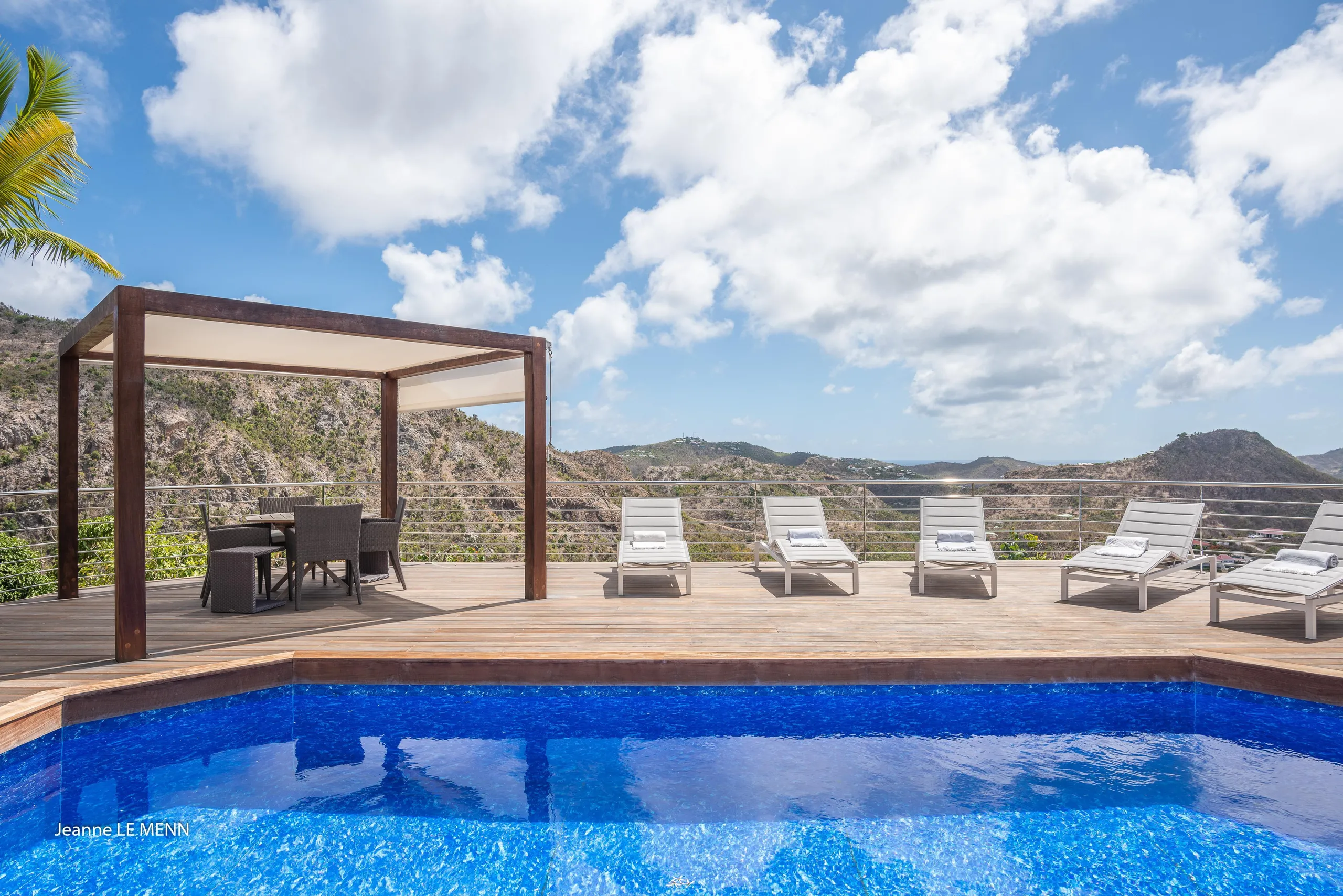 Luminous Seaview Villa with Private Pool and Sun Deck — photograph 2