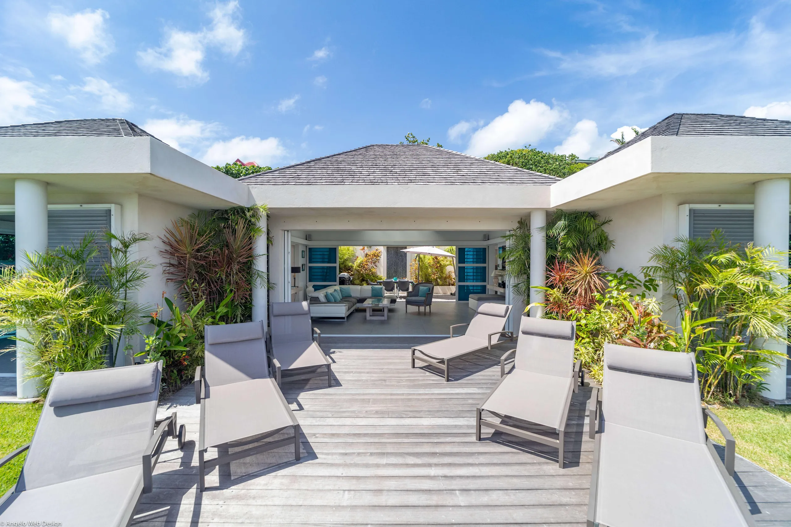 Modern and Aesthetic Styled Villa with Private Pool and Sea View — photograph 4