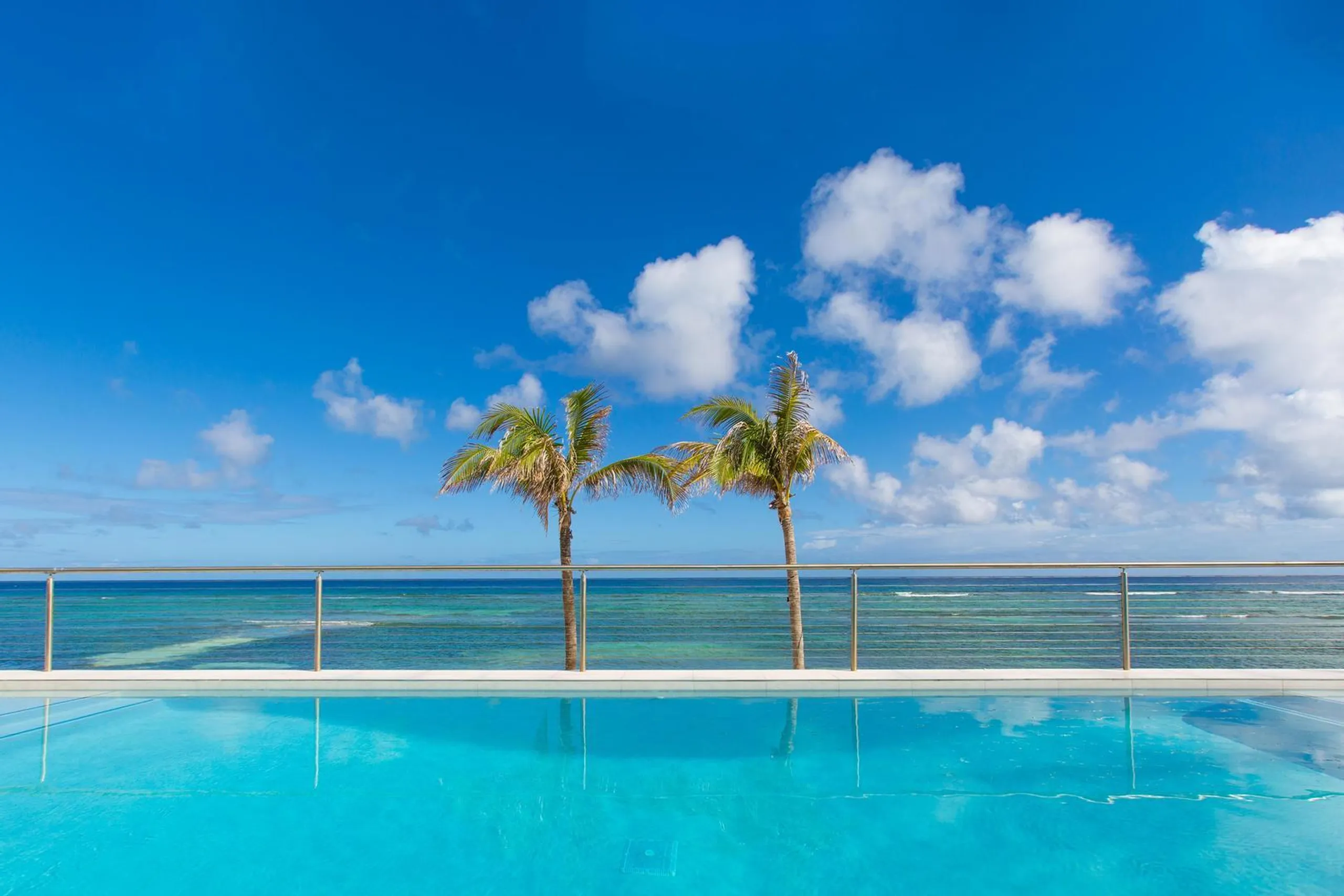 Elegant Twin Palms Beach Front Villa with Private Pool and Beach Access — photograph 4