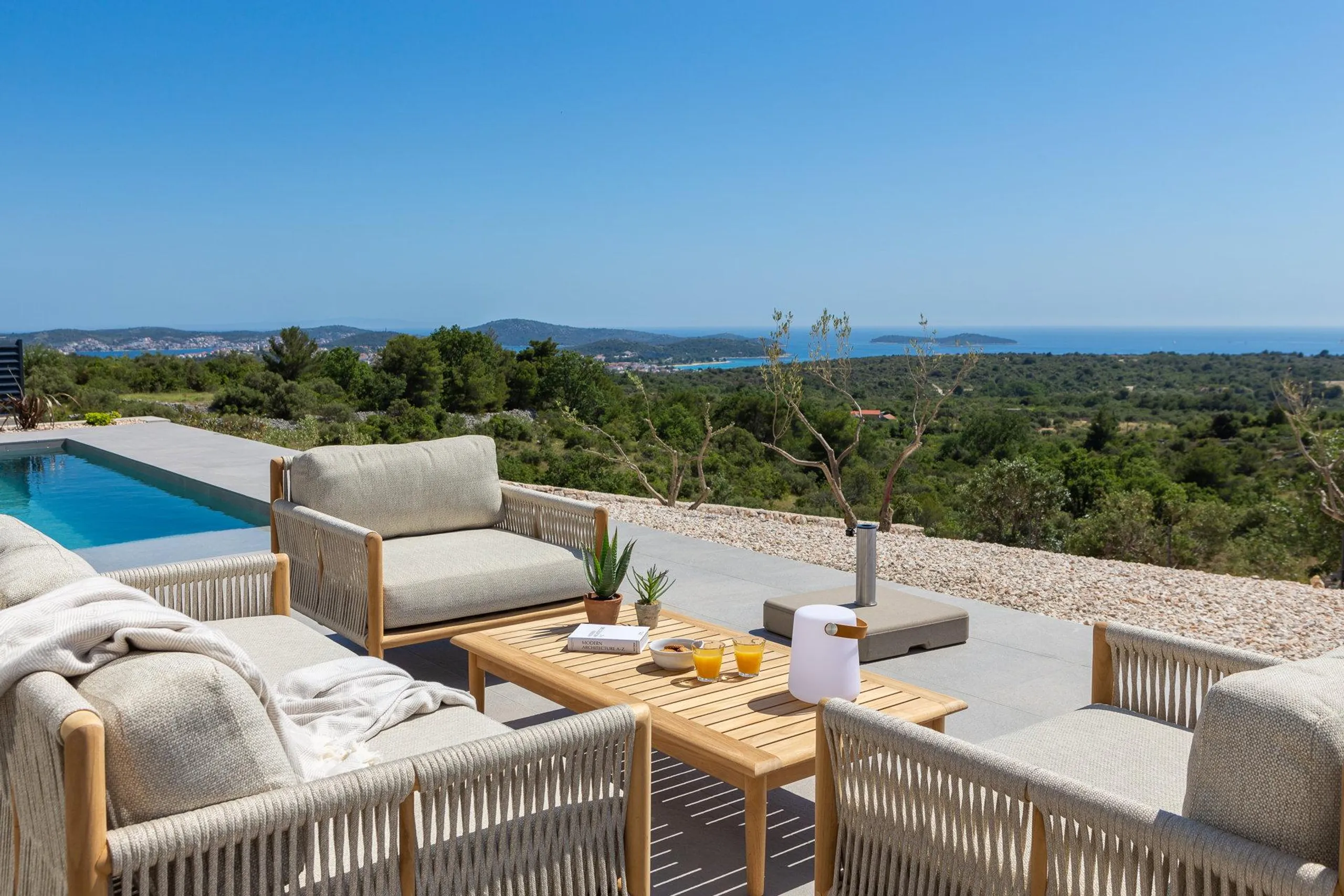 Modern Styled 5-Bedroom Villa with Pool in Picturesque Primosten — photograph 11