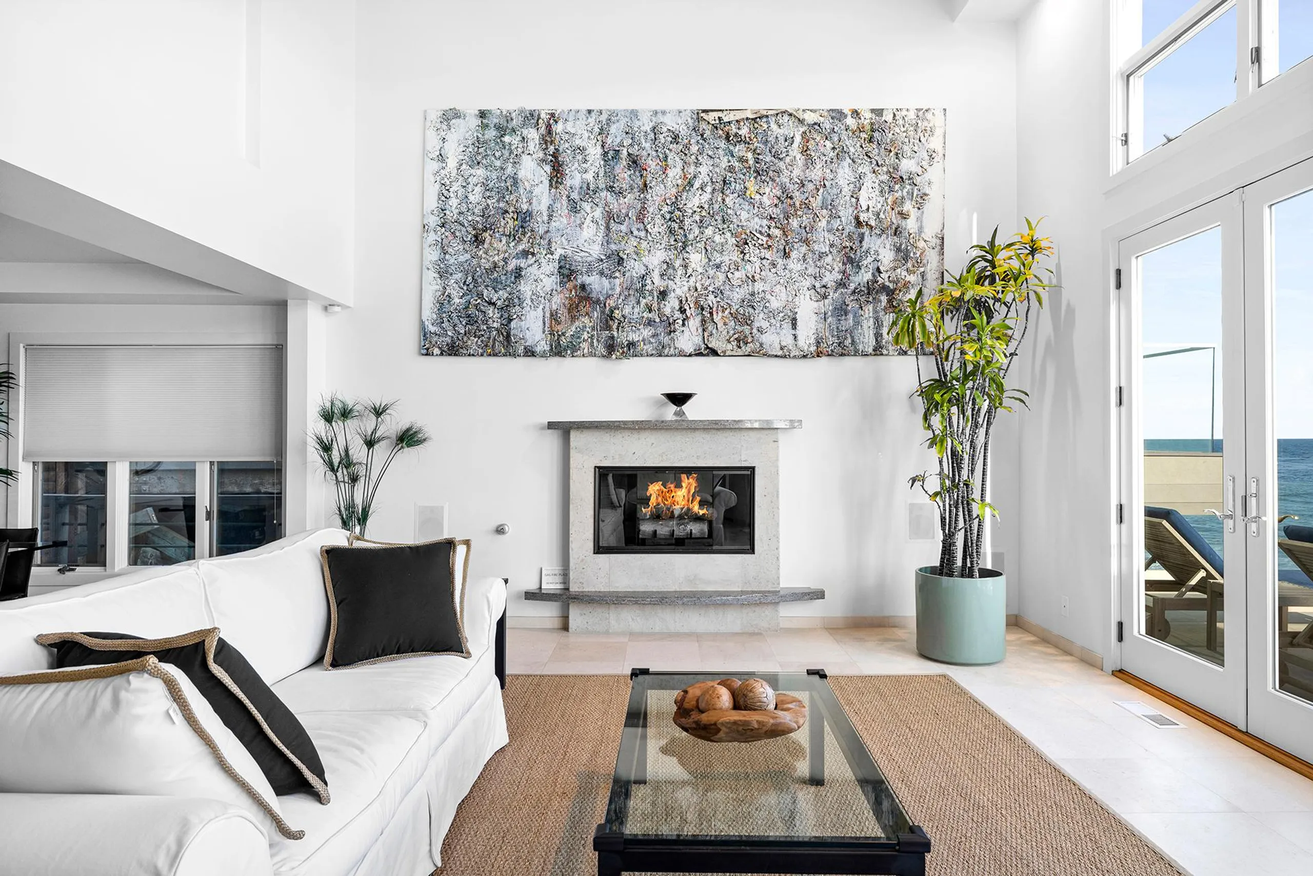 Serene Beachfront Villa in Malibu with Panoramic Ocean Views — photograph 12