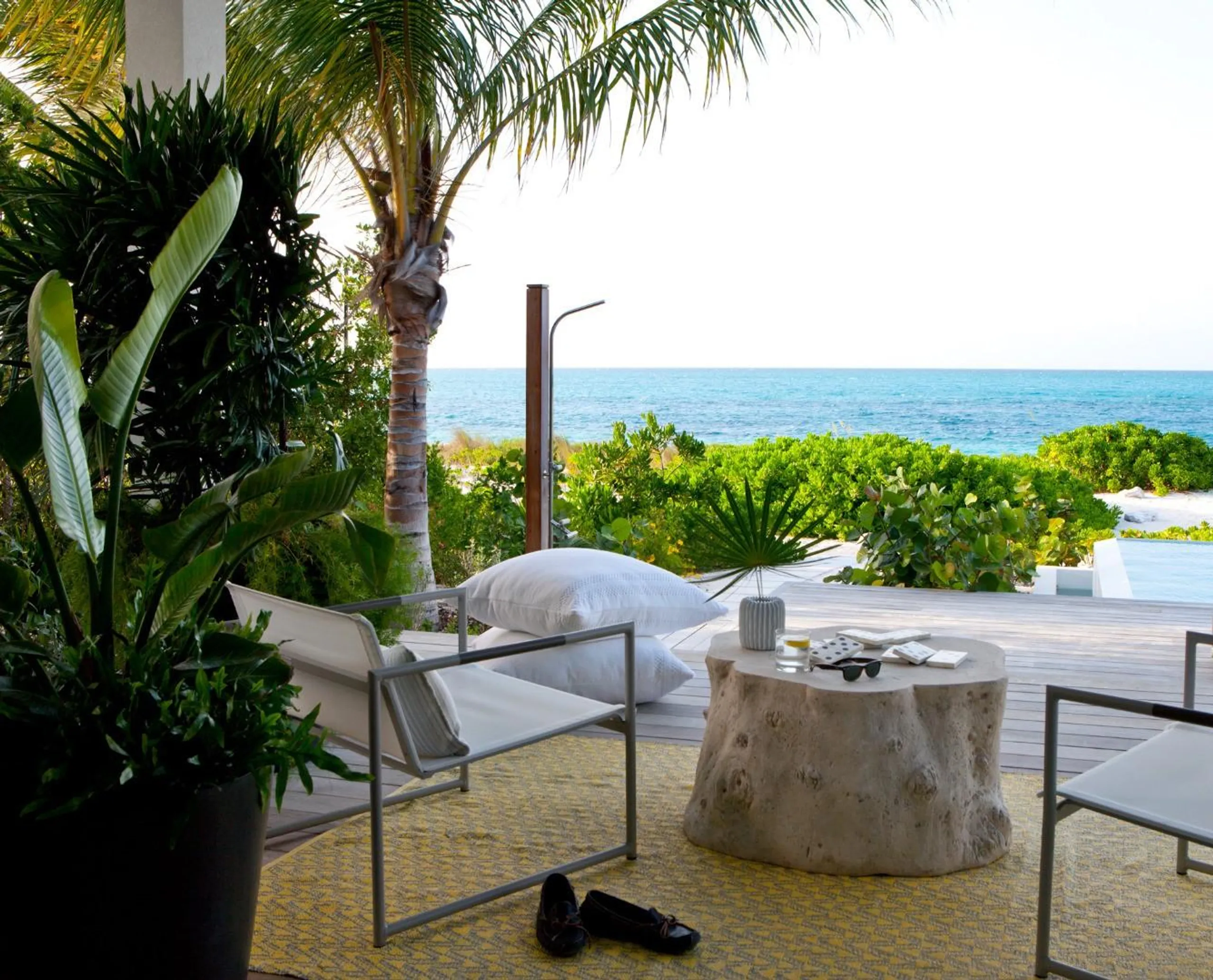 Pristine Grace Bay Beach Villa with Infinity Pool and Immersive Turks and Caicos Panoramas — photograph 4