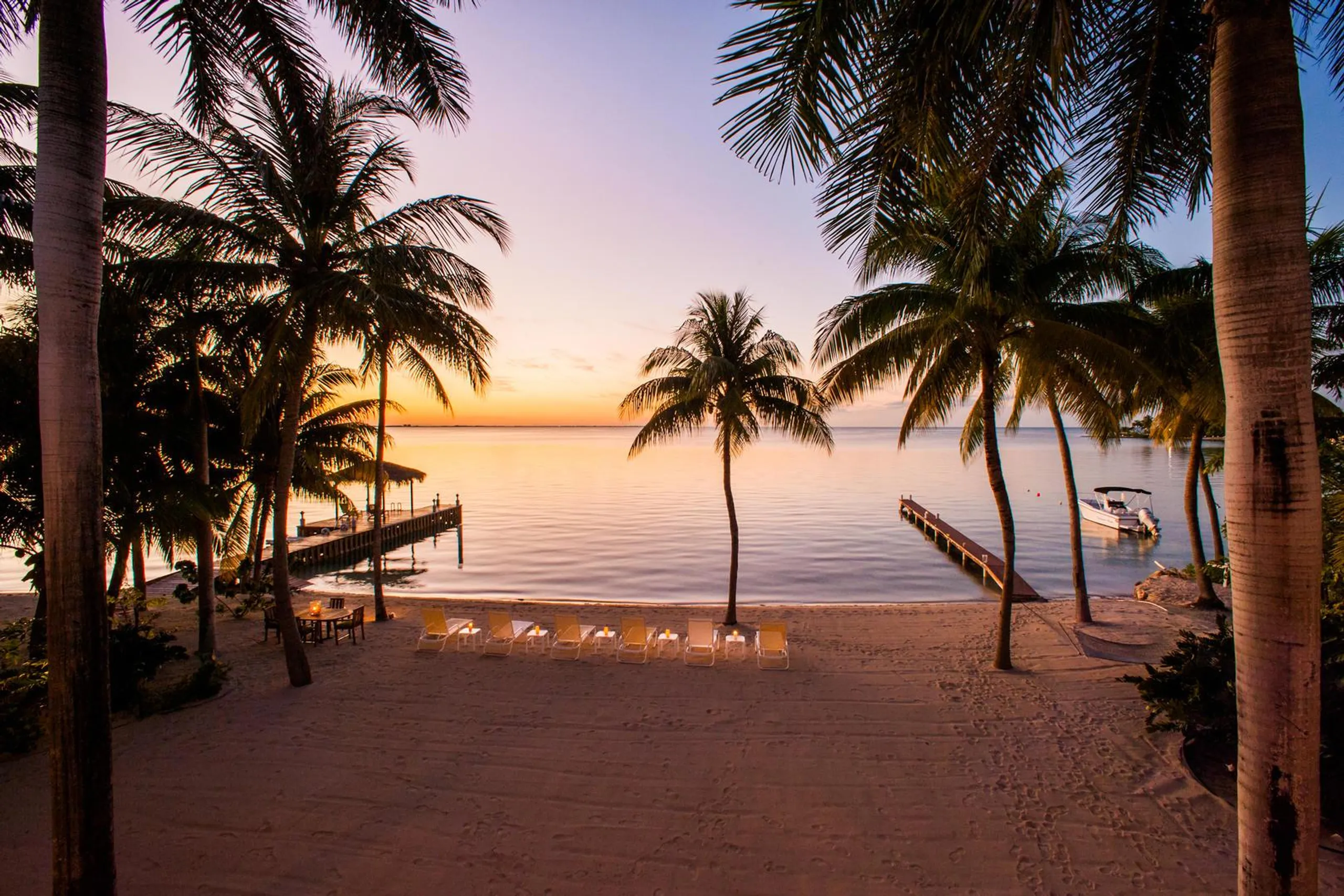 Elegant Cayman Kai Beach Front Estate with Incredible Ocean Views — photograph 4