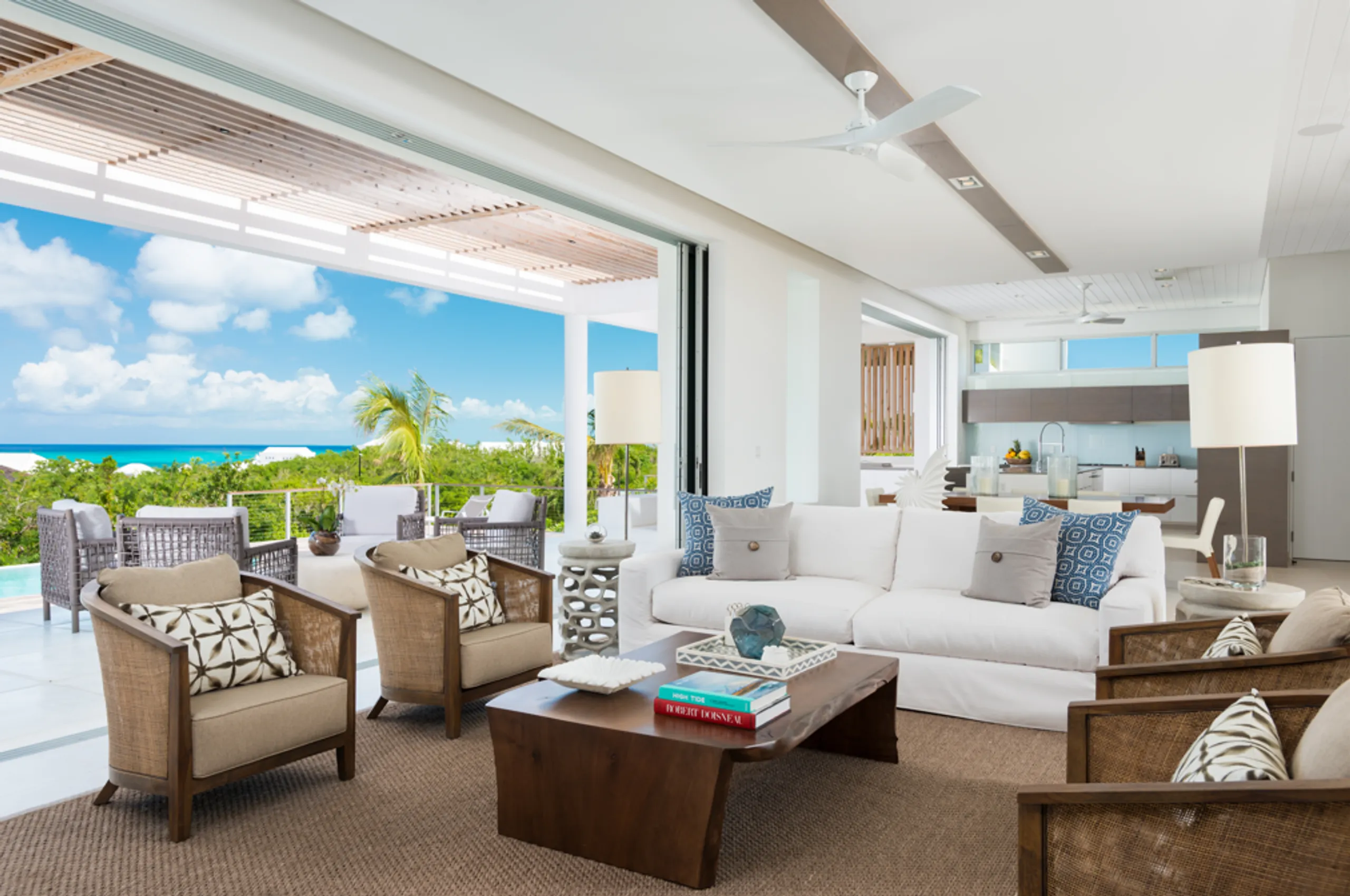 Luxurious Modern Getaway with Infinity Pool and Views in St. Martin — photograph 10