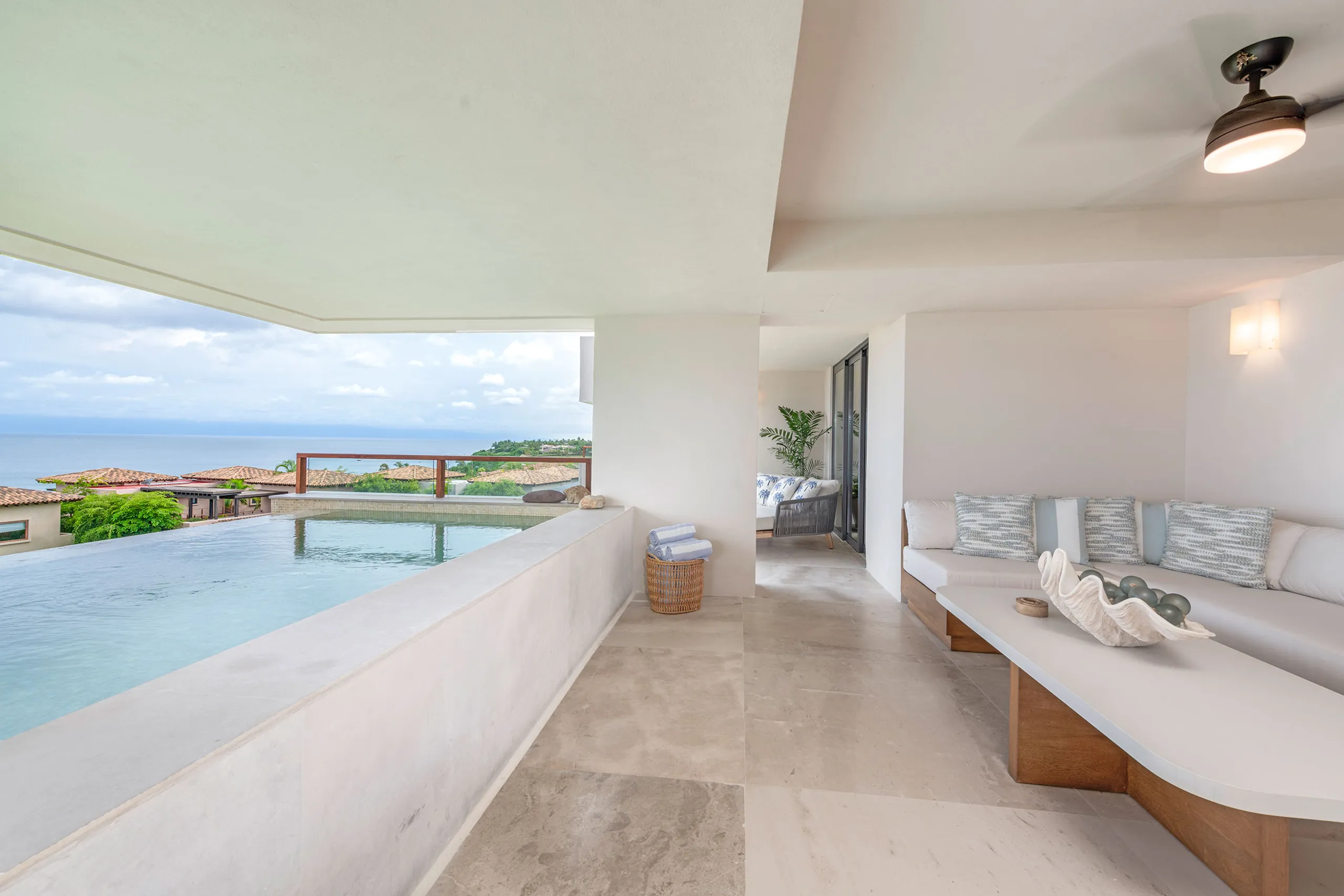 Modern 4-Bedroom Villa with Private Pool and Ocean Views — photograph 4