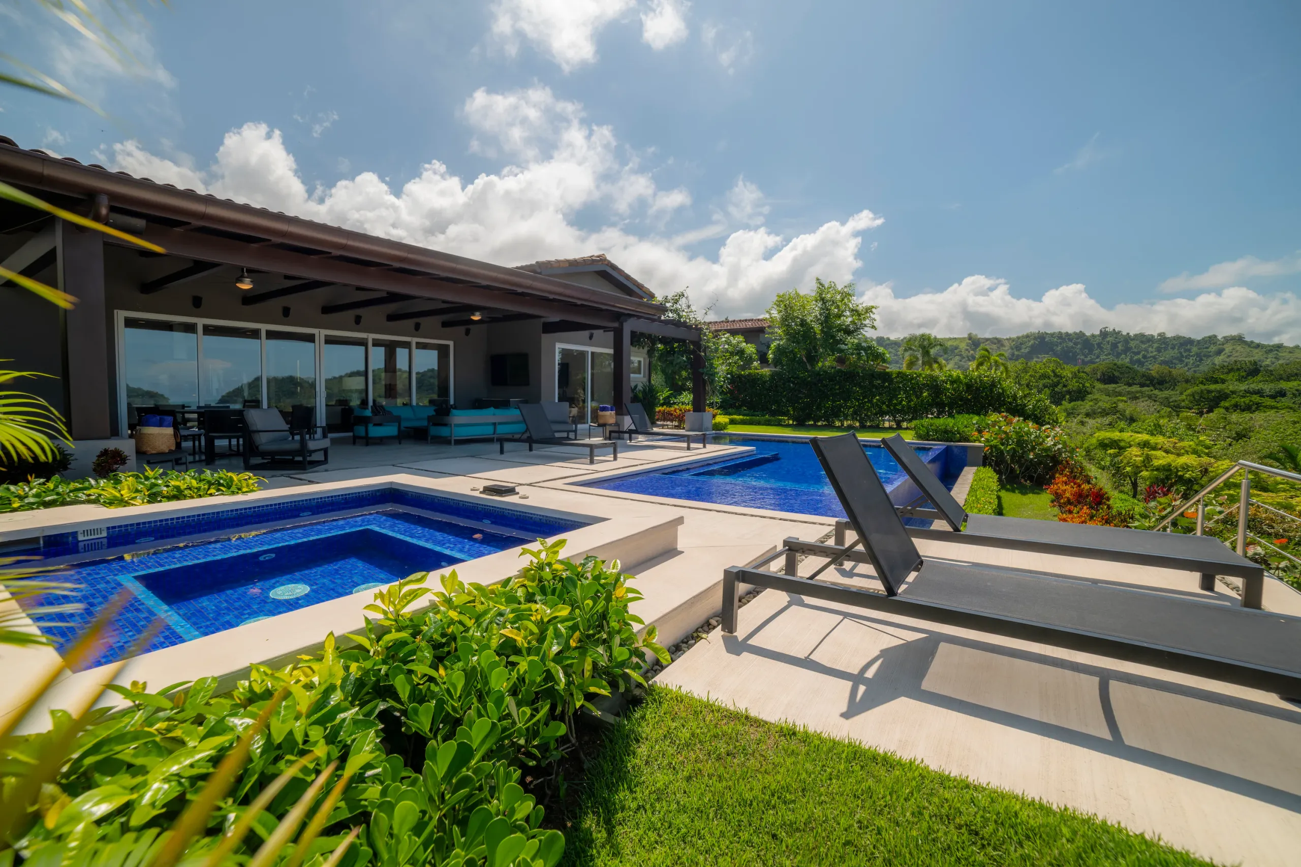 Stunning 6 BDR Los Suenos Villa with Infinity Pool — photograph 2
