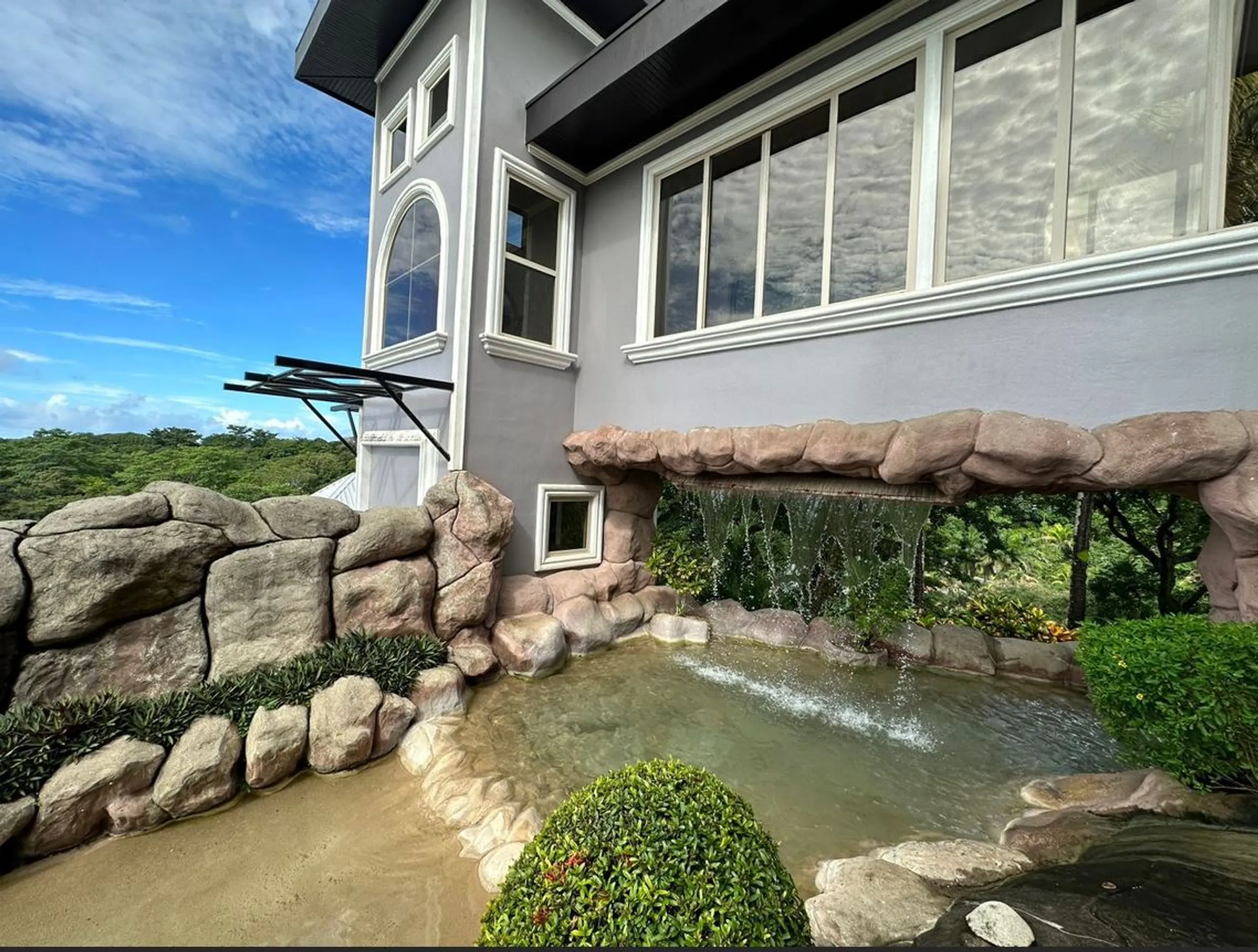 Nosara’s Ultimate Private Resort: Tranquil 4-Villa Estate with 3 Pools & Ocean Views and Event-Friendly Spaces — photograph 2