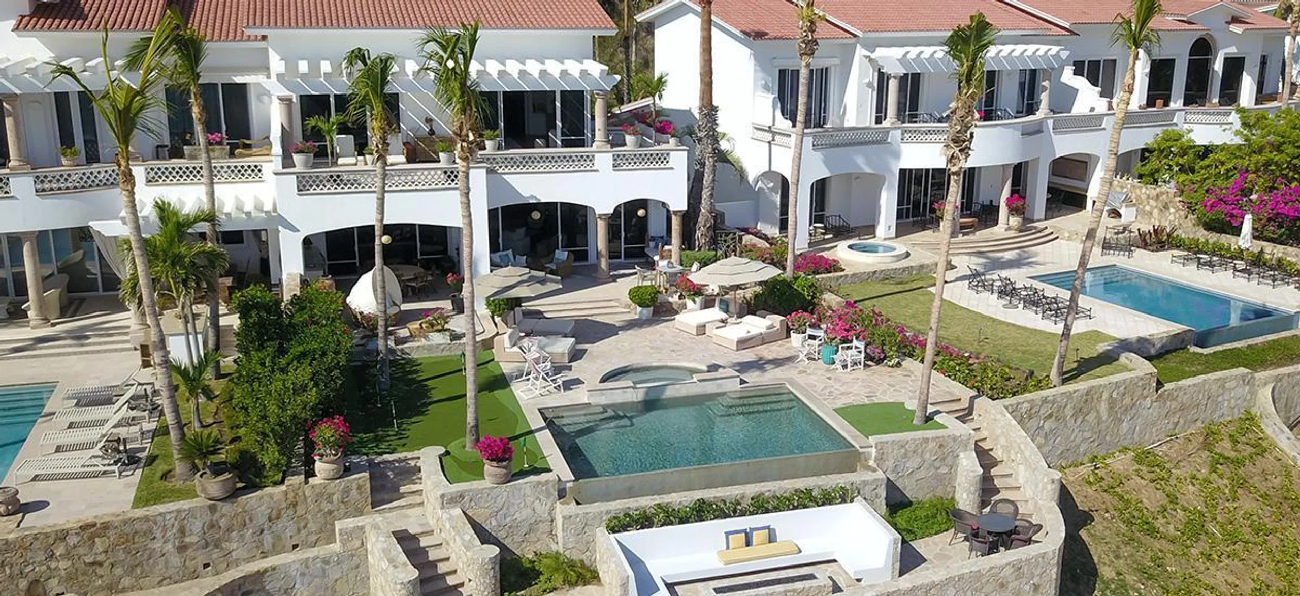 Contemporary Beachfront Villas Del Mar Luxe Retreat with Infinity Pool and Ocean Views — photograph 2