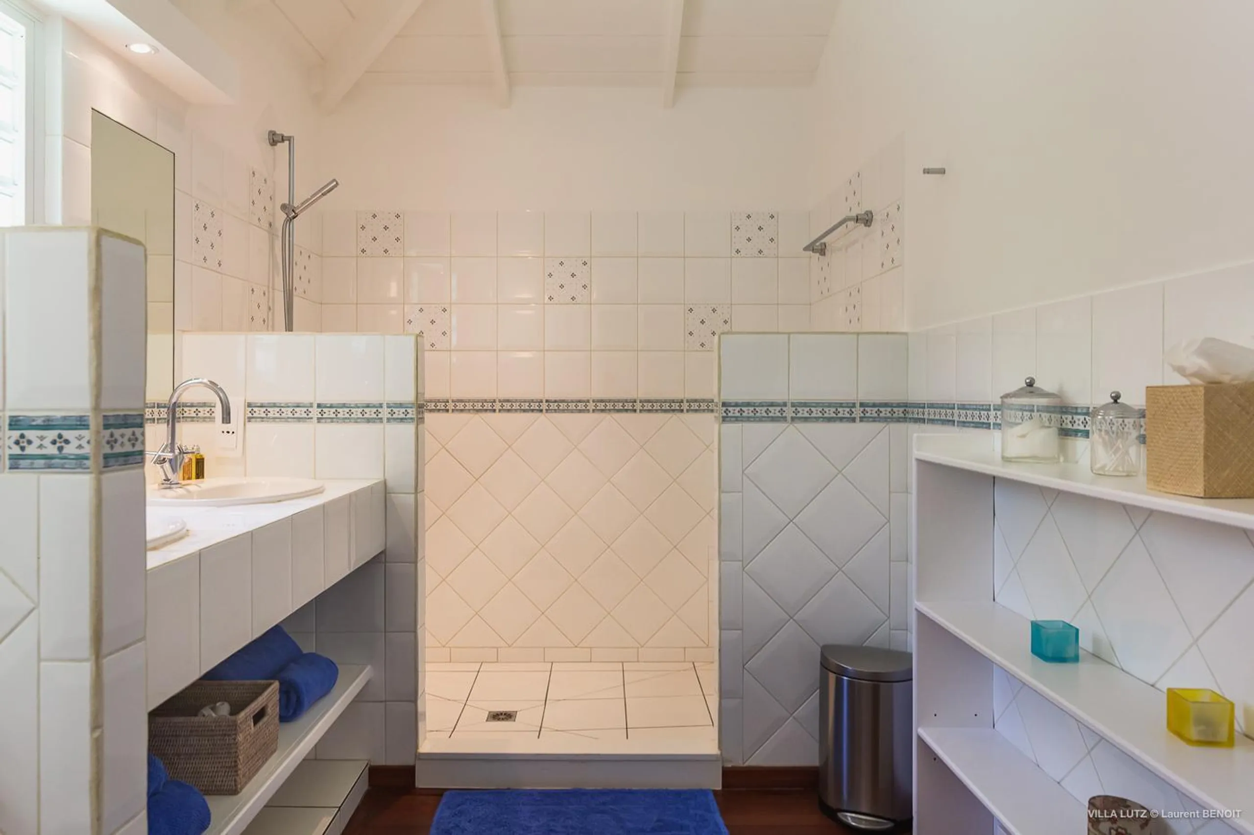 Luxurious Lorient Estate with Private Pool and Ocean Views — photograph 8