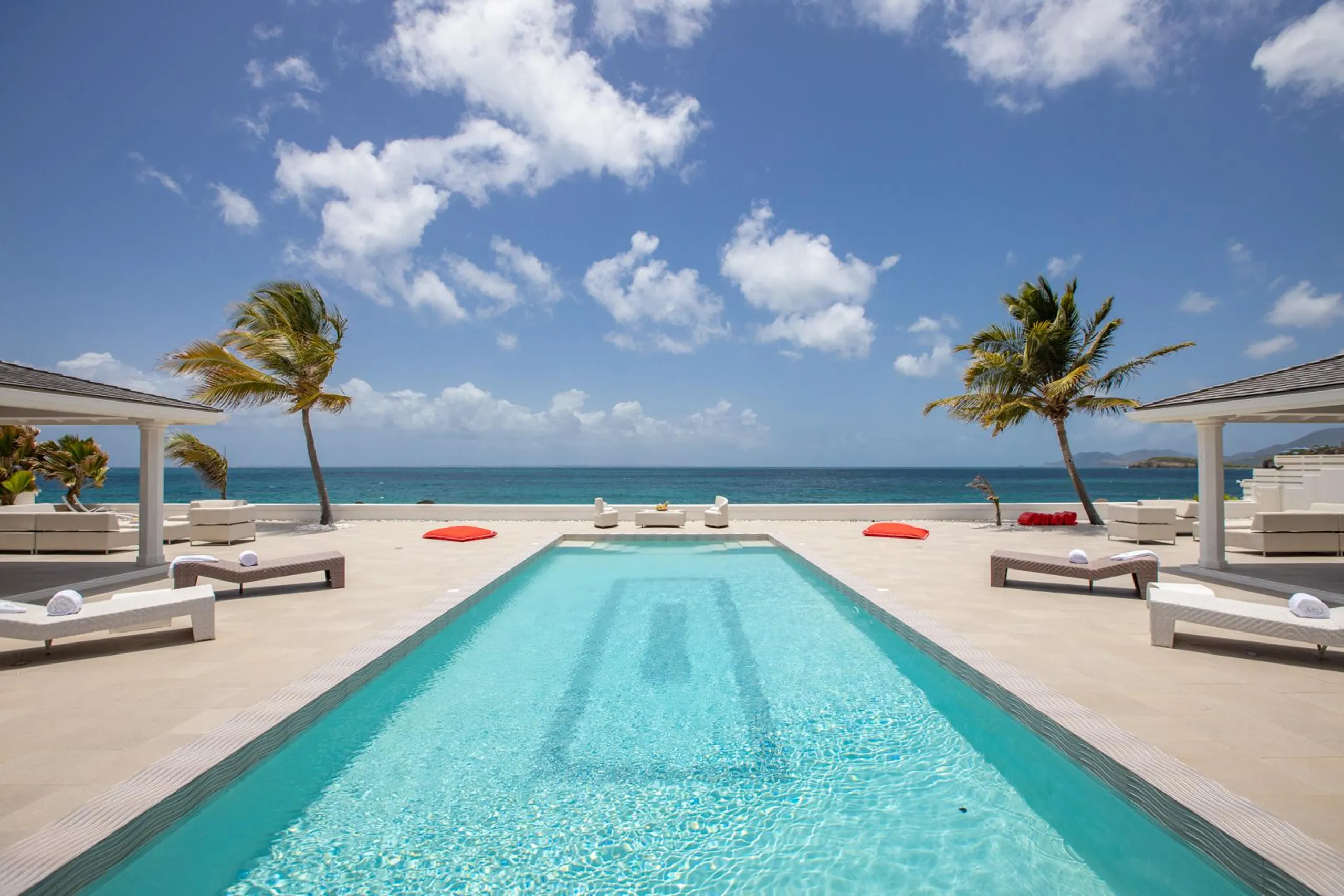 Pristine 5 BR Luxe Oceanfront Escape with Private Pool, Fitness Room and Stunning Views — photograph 9