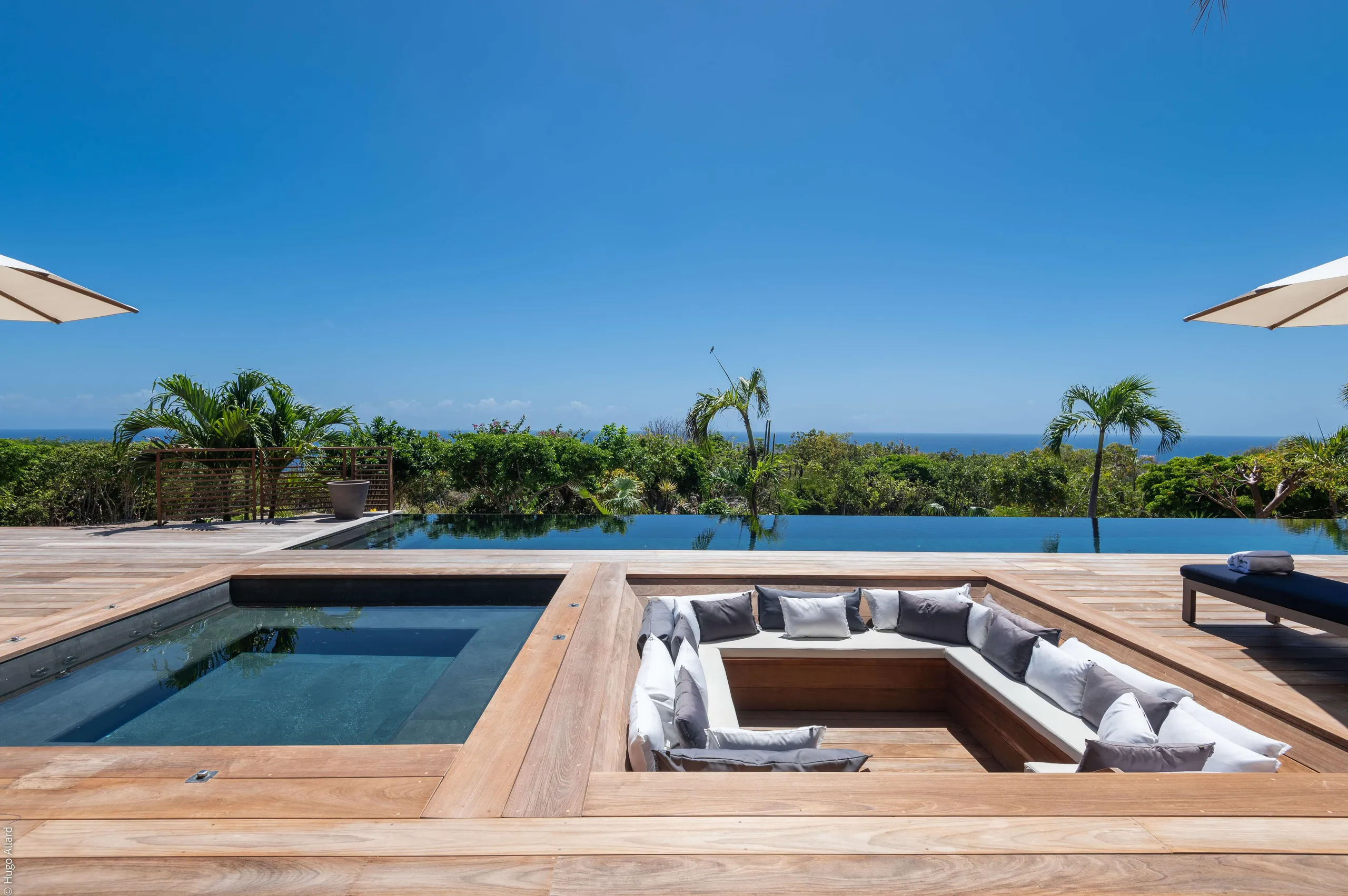 Seaside Majestic Villa With Infinity Pool and Spectacular Ocean Views — photograph 7