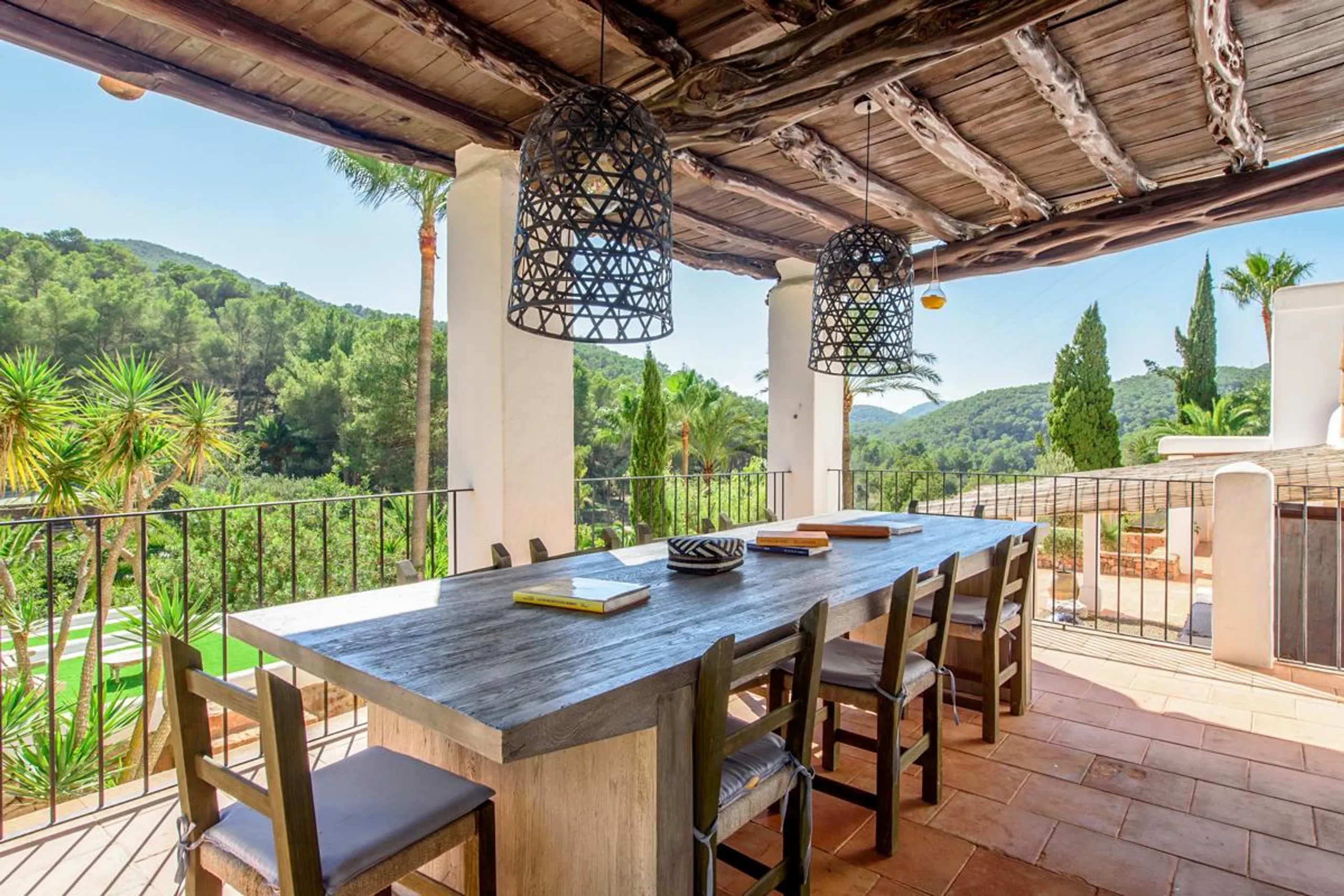 Princely Villa in San Joseph with Opulent Swimming Pool and Outdoor Terraces — photograph 11