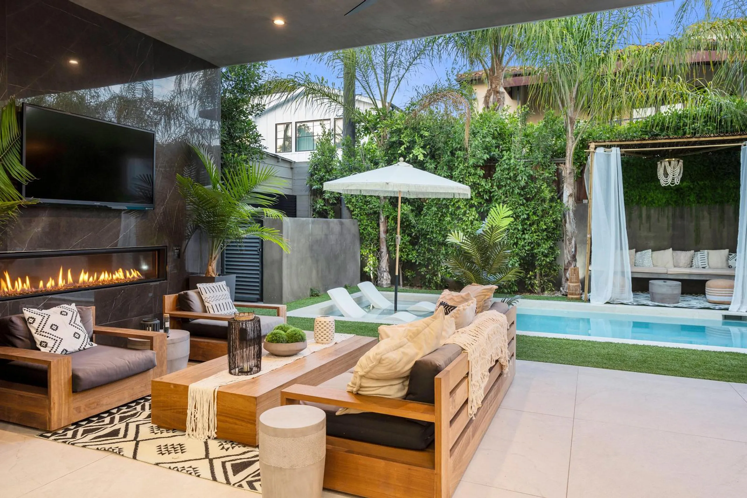 Chic West Hollywood Villa with Private Pool — photograph 11