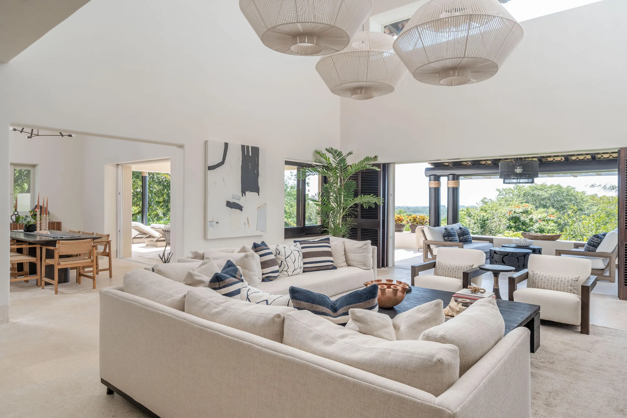 Pristine Resort Villa with Infinity Pool and Sweeping Ocean Views — photograph 6
