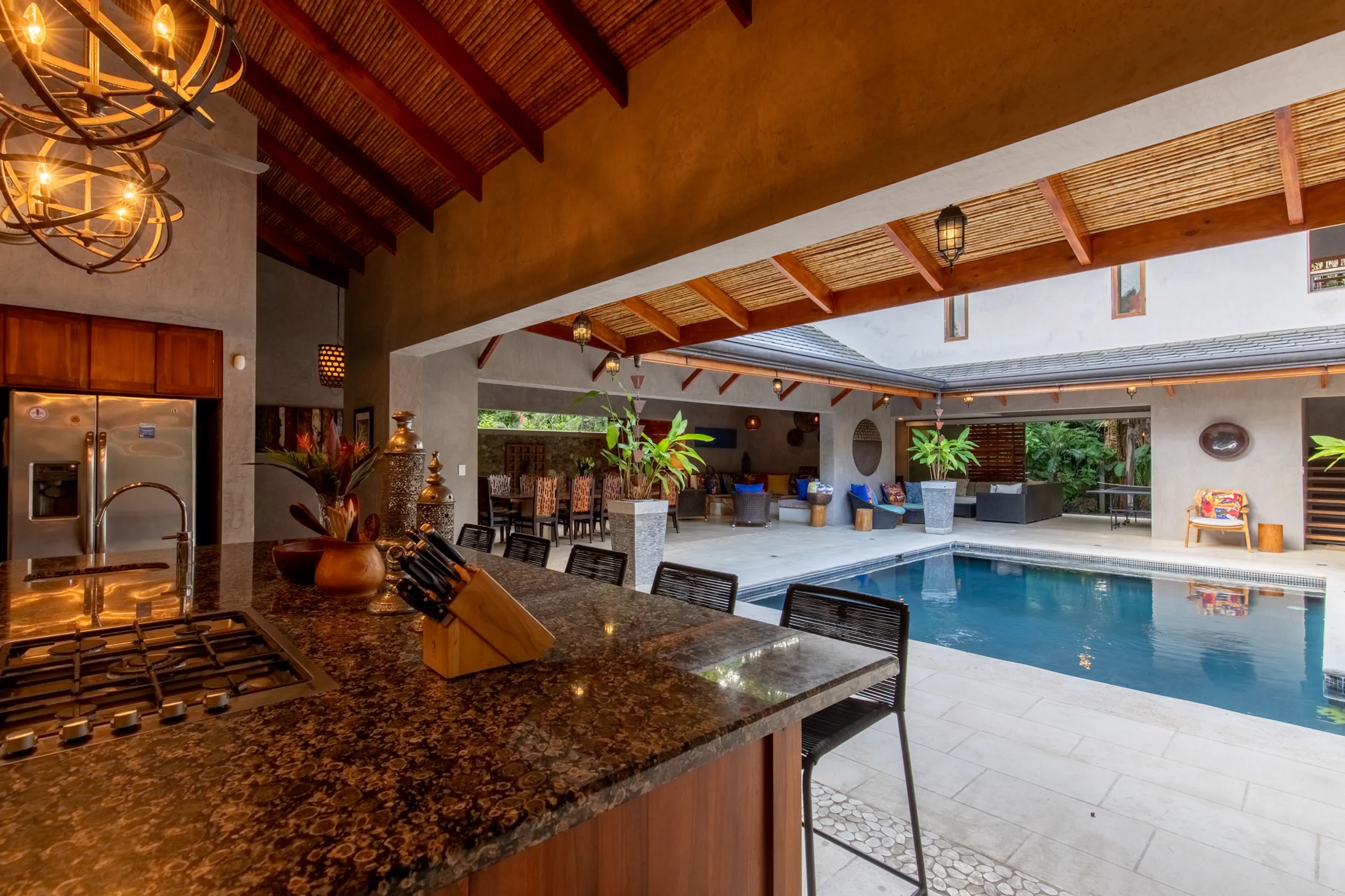 Elegant Colonial Styled Villa with Private Pool, and Lush Surroundings — photograph 7