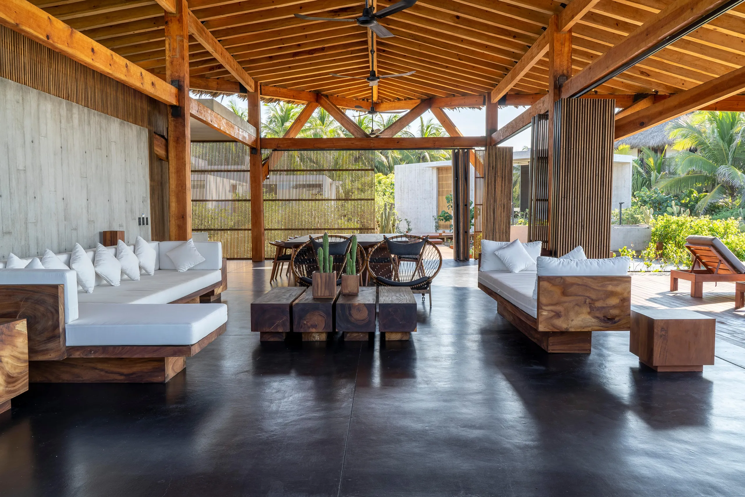 Cerulean Sanctum Beachside Resort Estate with Infinity Pool — photograph 6