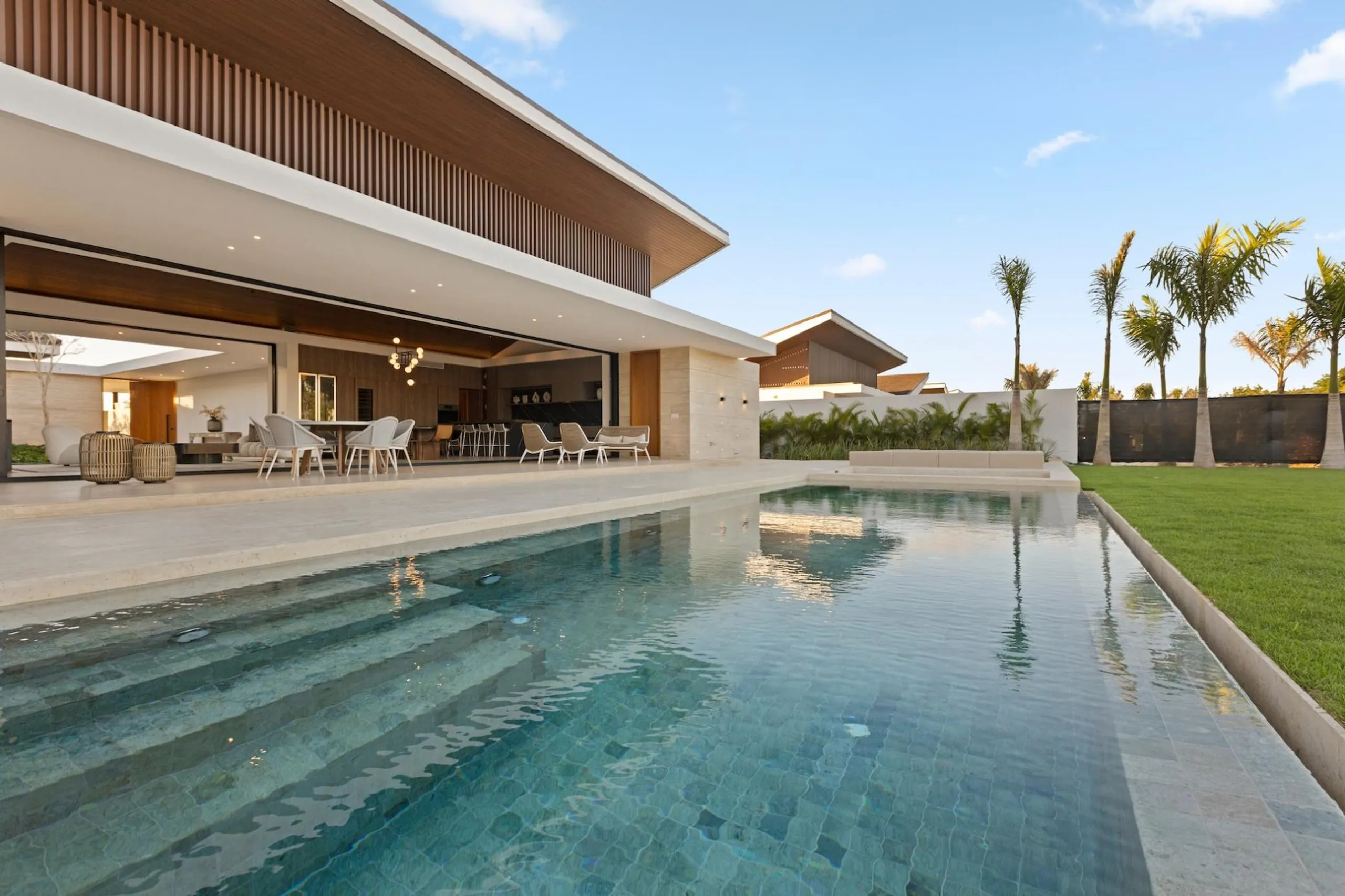 Splendorous Brand-new Modern Villa with Infinity Pool and Heated Jacuzzi, La Romana