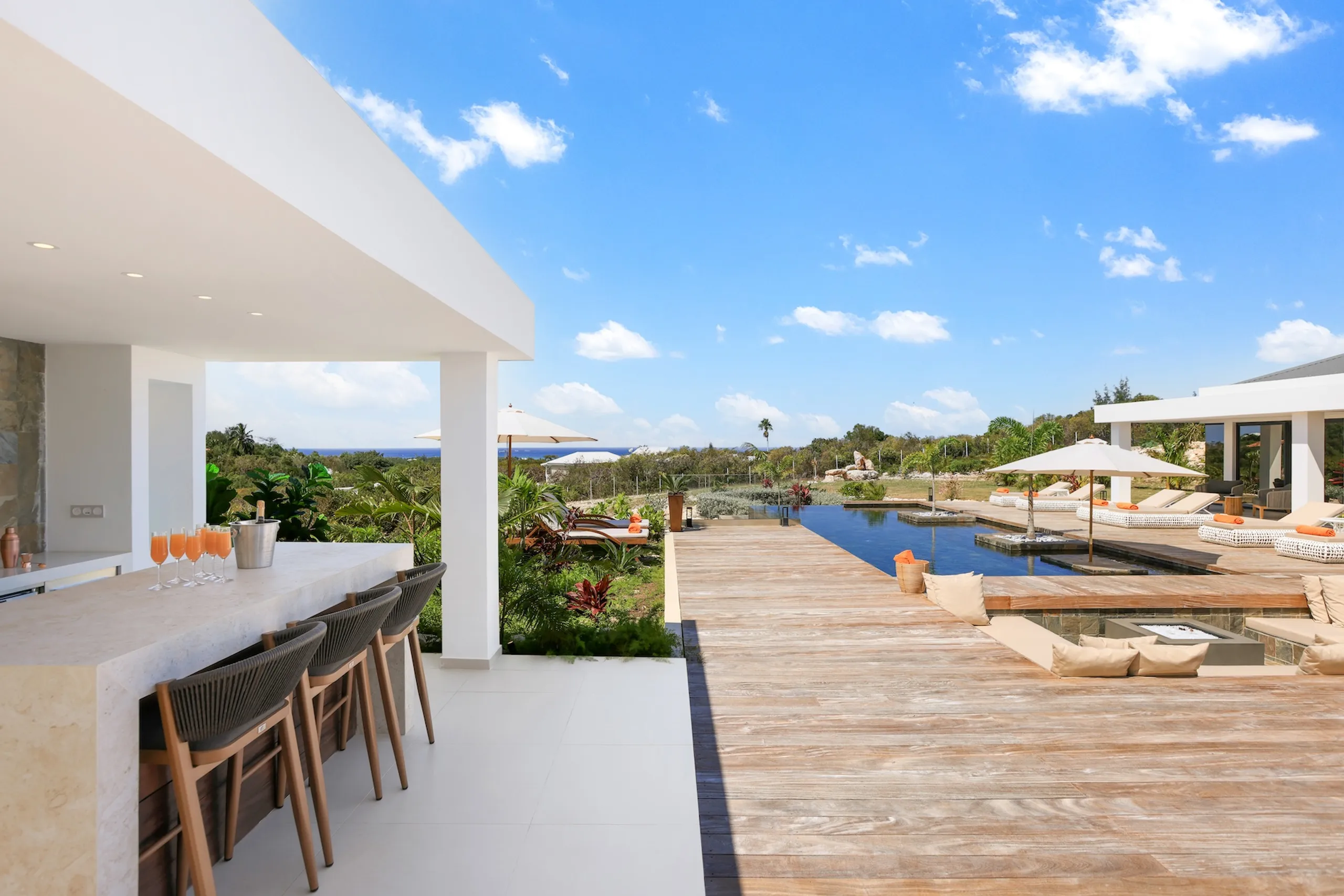 Stylish 5BR Terres Basses Villa with Heated Pool, Jacuzzi, & Panoramic Views — photograph 11