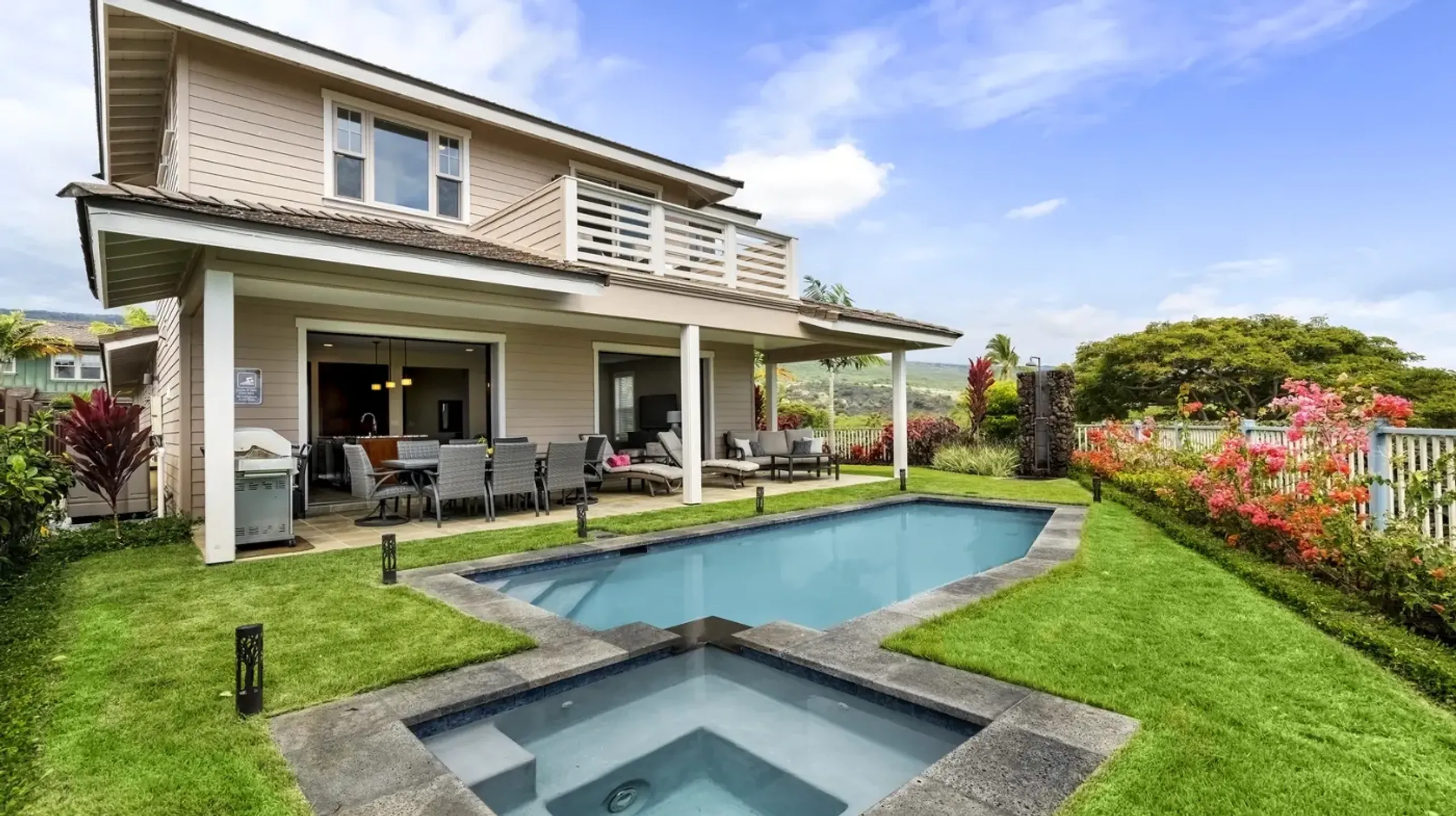Big Island Makai Luxury Oasis with Ocean and Golf Course Views — photograph 2
