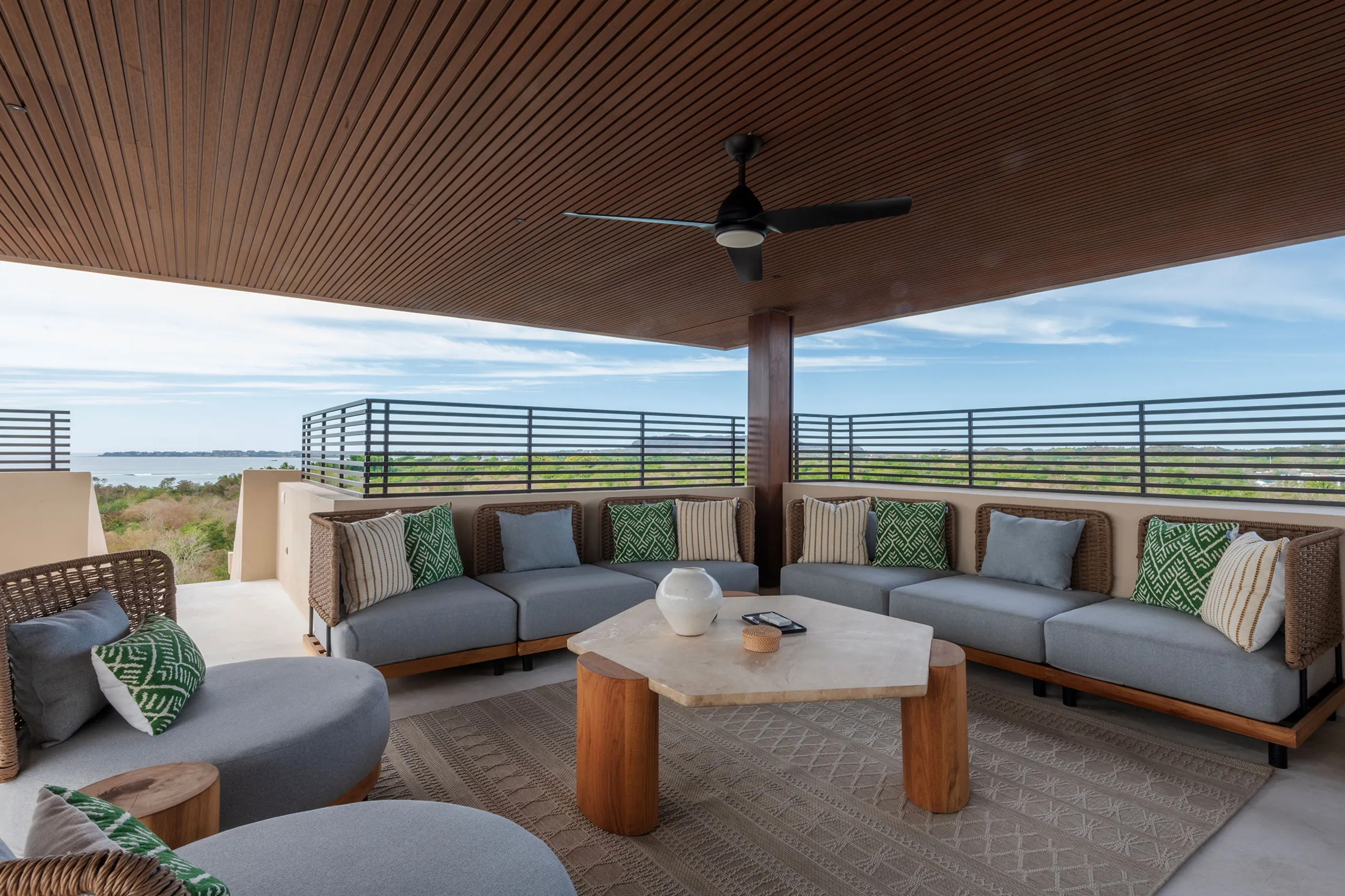 Luxe 4-Bedroom Penthouse with Infinity Pool in Punta Mita — photograph 7