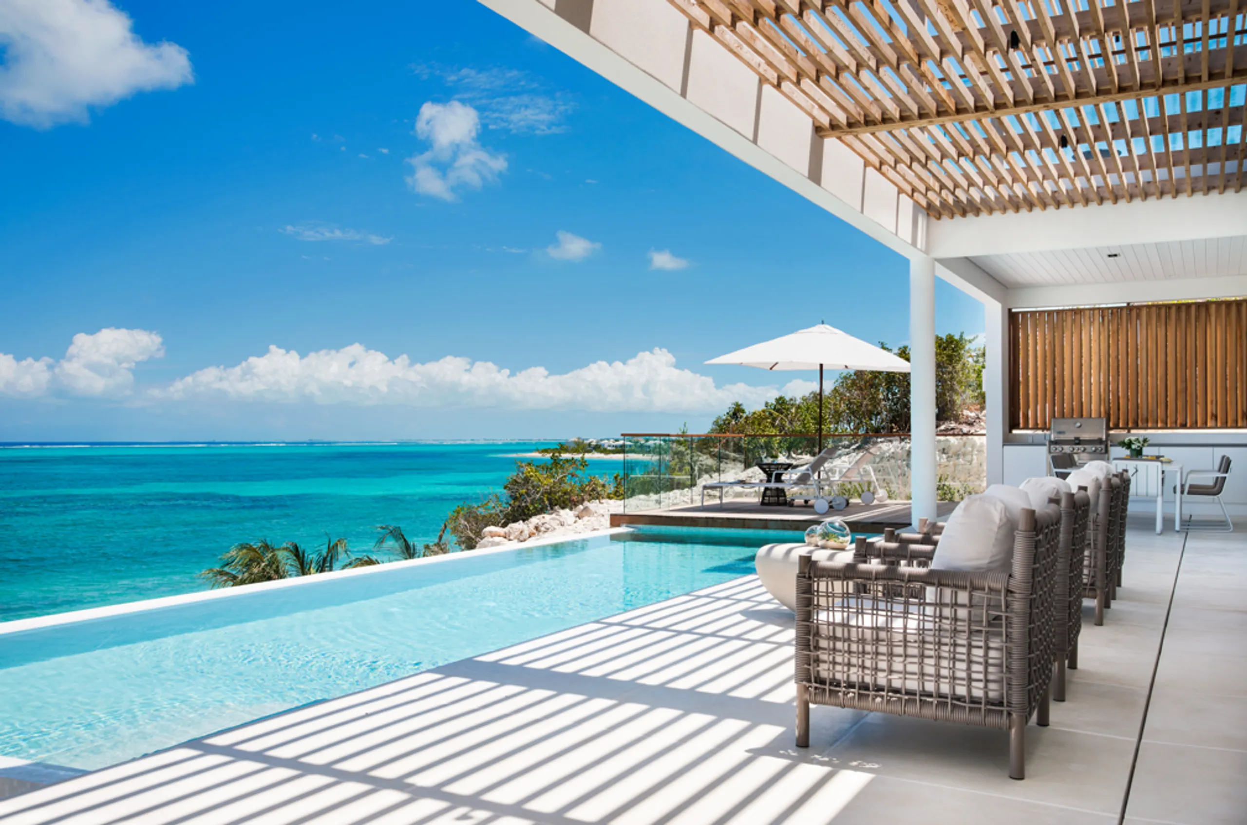 North Shore Modern Contemporary Luxury Villa: with Infinity Pool, North Shore