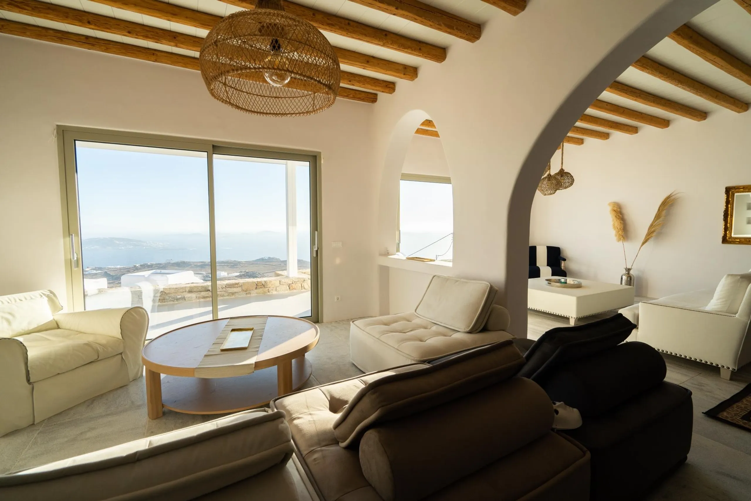 Exquisite Mykonos Estate with Infinity Pool and Ocean Views — photograph 9