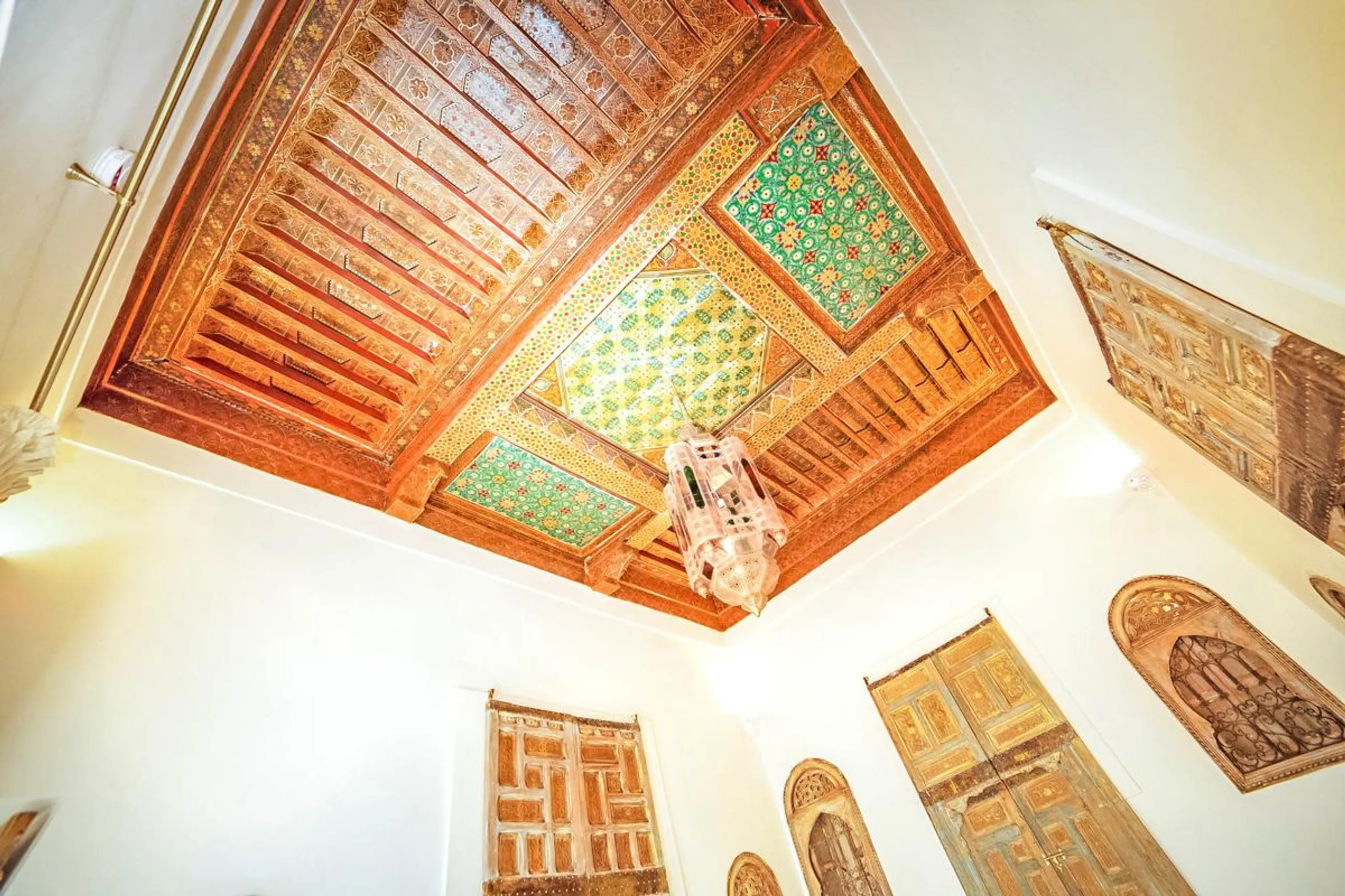 Majestic Traditional Villa in Marrakesh with Pool — photograph 6