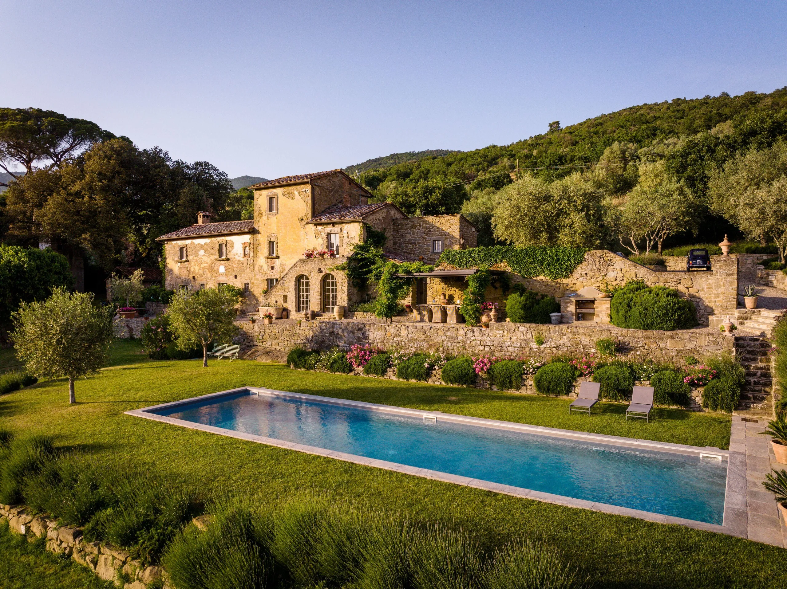 Resplendent Luxury Estate in Cortona with Private Pool and Dining Al-Fresco in Tuscany