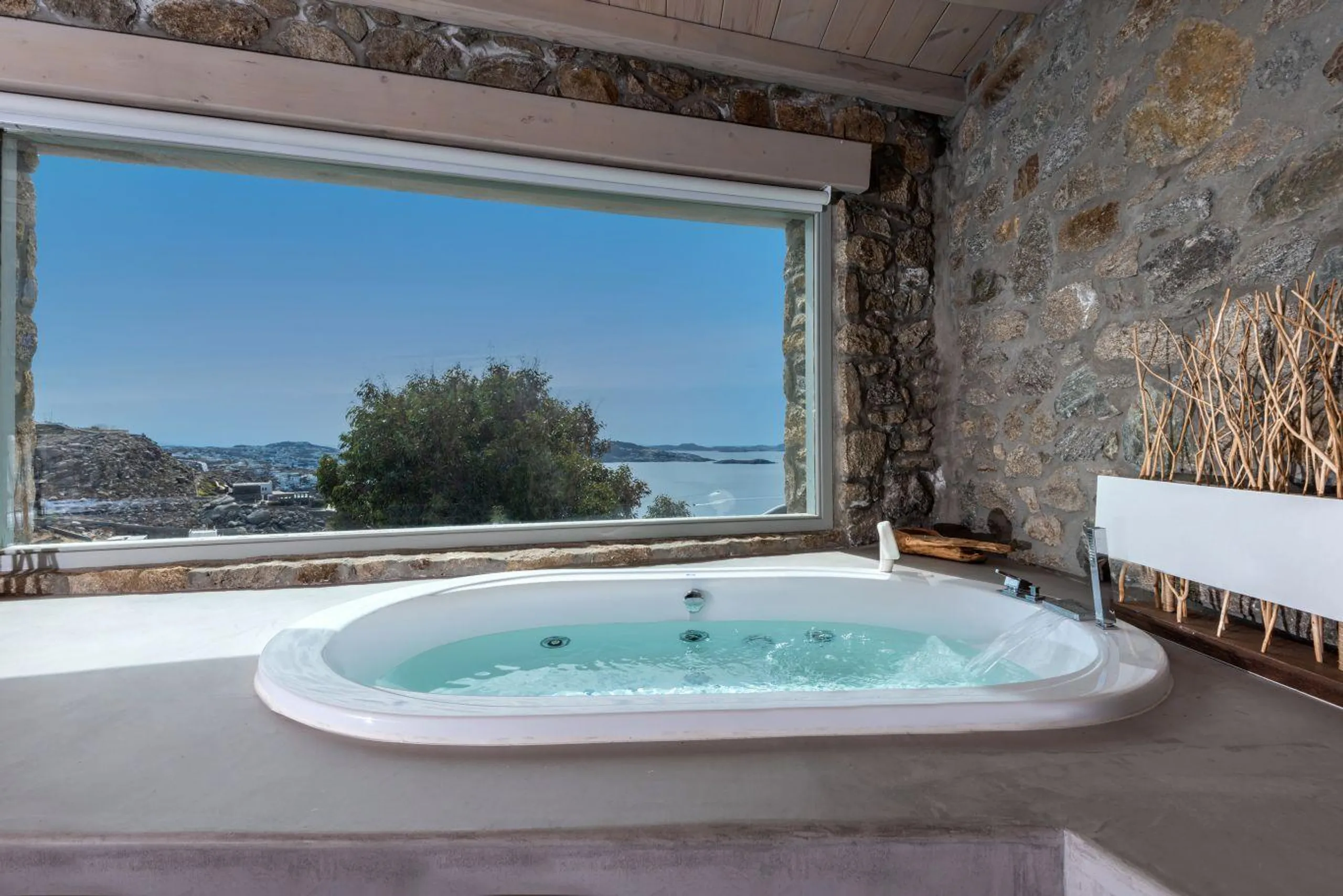 Grandiose Mykonos Villa with Gorgeous Pool and Sea Views — photograph 6