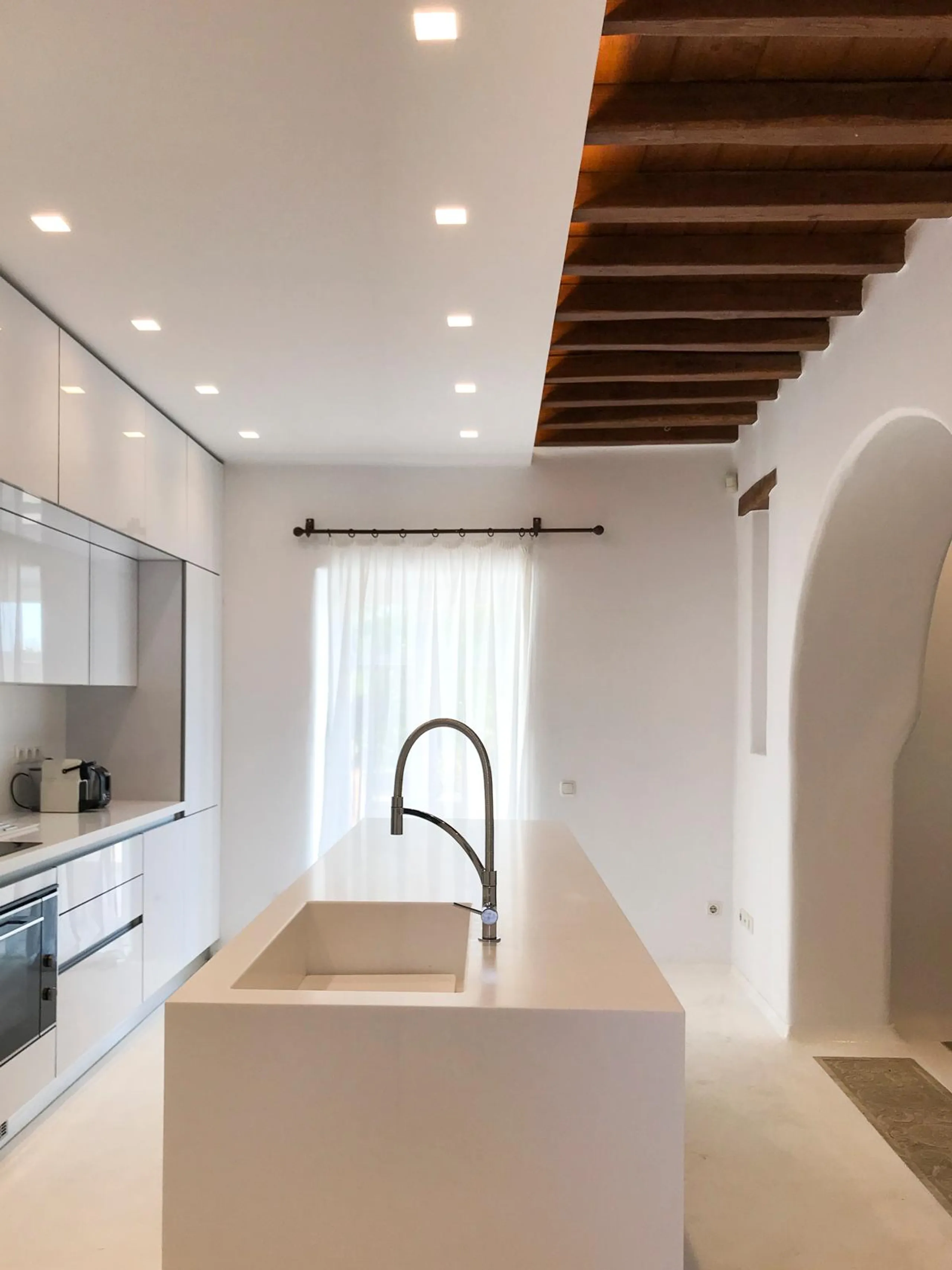 Lavish Cycladic Villa with Pool and Overlooking Mykonos View — photograph 10