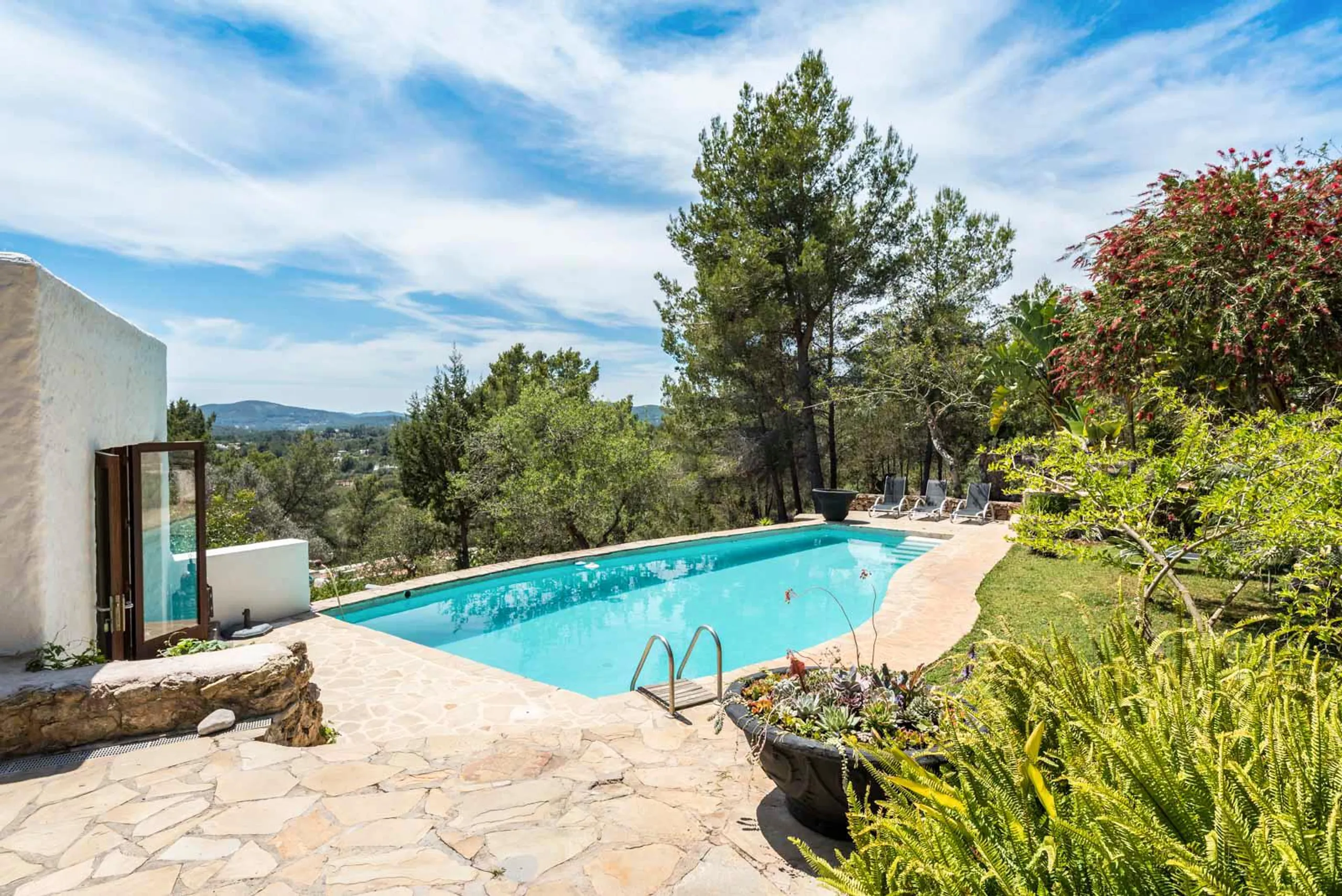 Authentic Finca Charm with Private Pool and Countryside Views — photograph 2