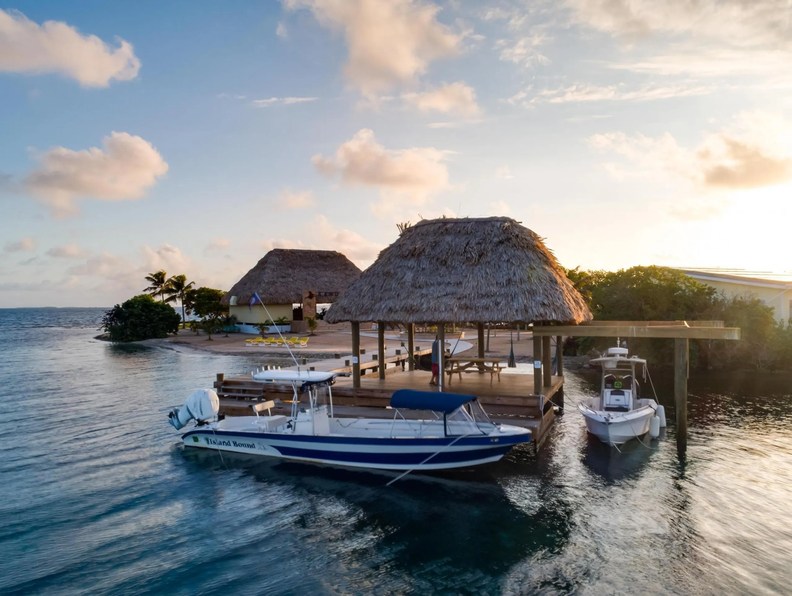 Tranquil Private Island Villa with Pool and Beach Access — photograph 12