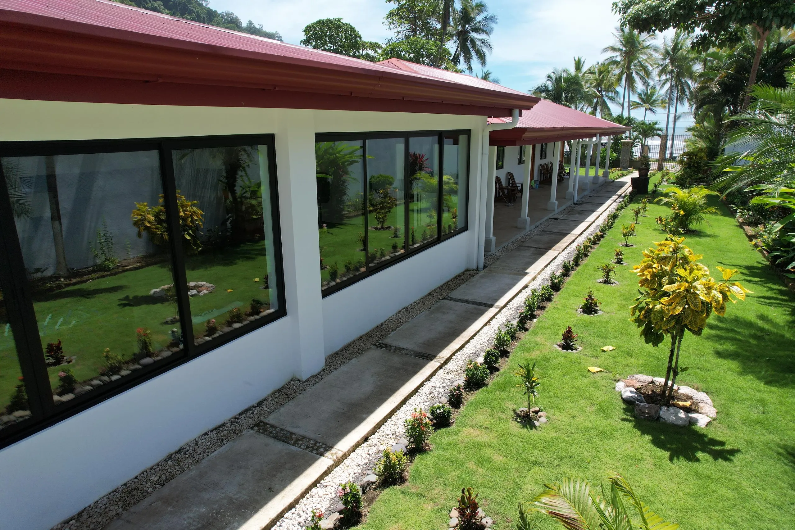 Exclusive 13-Bedroom Estate with Private Pool, Panoramic Ocean Views on Jaco Beach — photograph 11