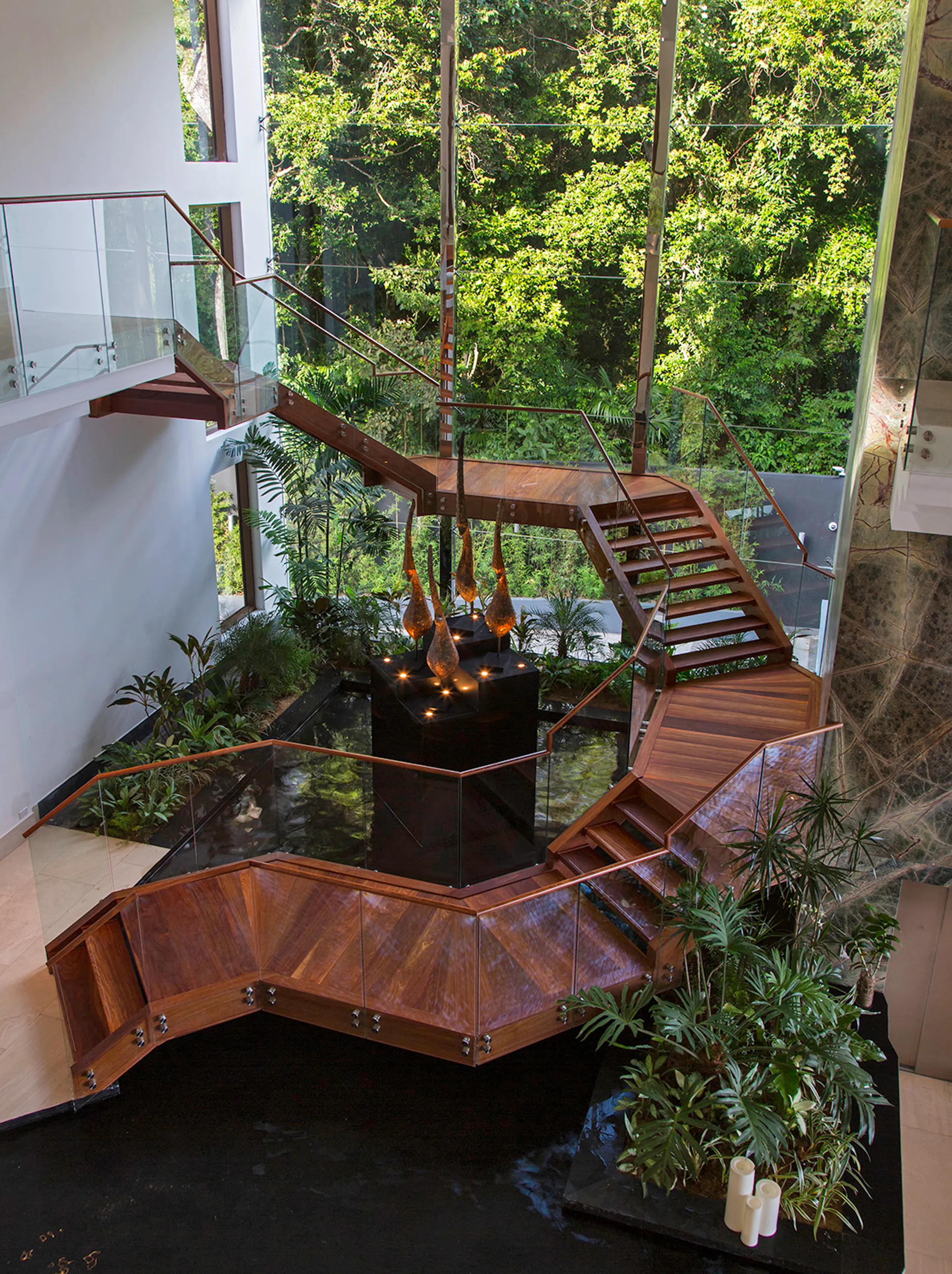Oceanfront Balinese-Inspired Villa with Private Pool, Beach Access, and Unmatched Views — photograph 4