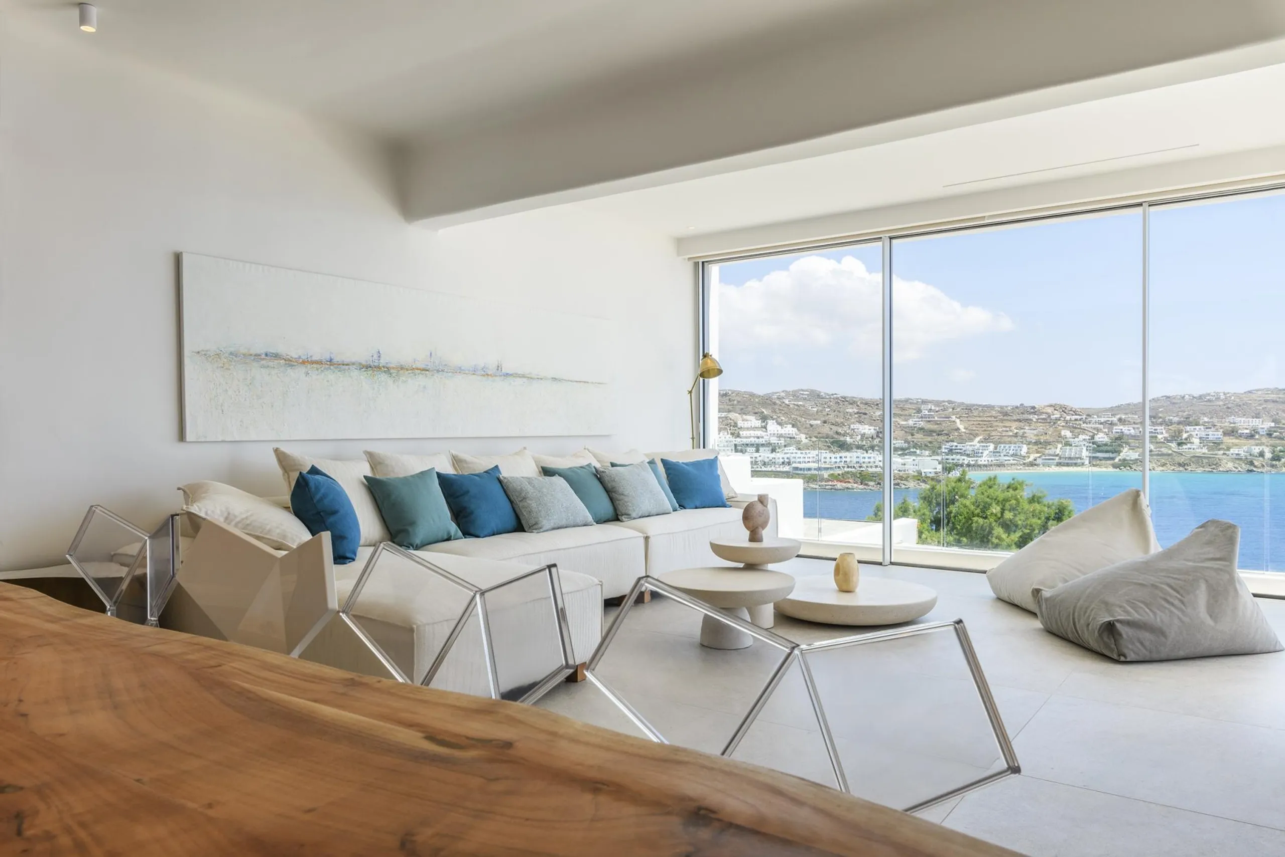Majestic Mykonos Villa with Beautiful Pool and Sun Deck — photograph 6