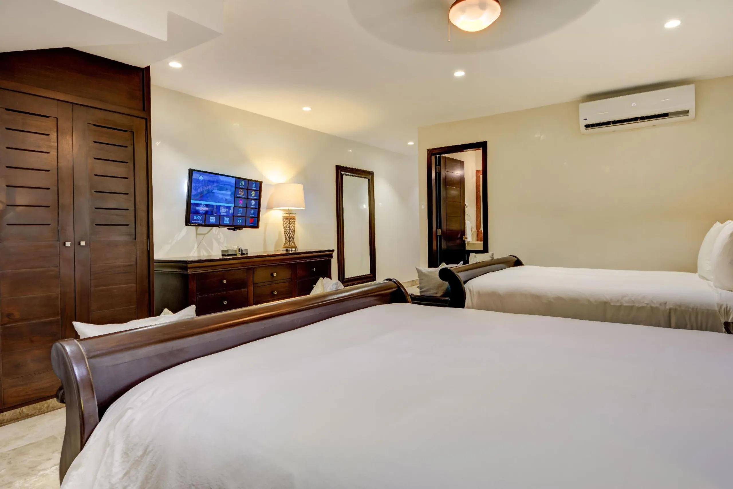 Luxurious Soliman Bay 12 BDR Beachfront Estate with Private Pool — photograph 8