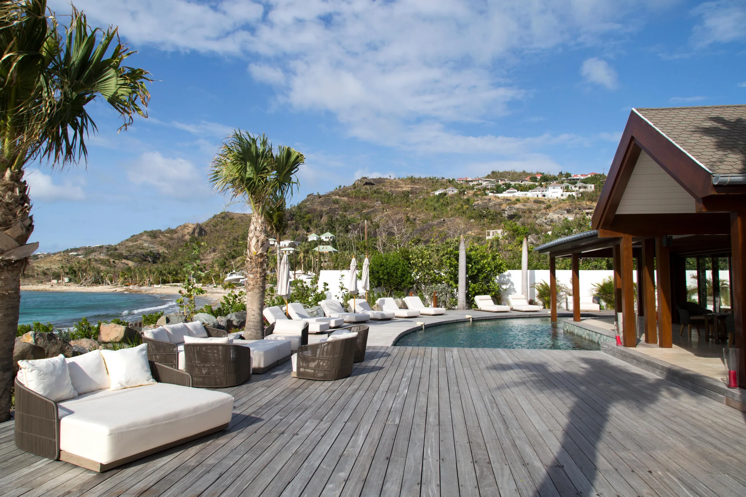 Lorient Beachfront Glamorous Seaside Villa with Private Pool — photograph 3