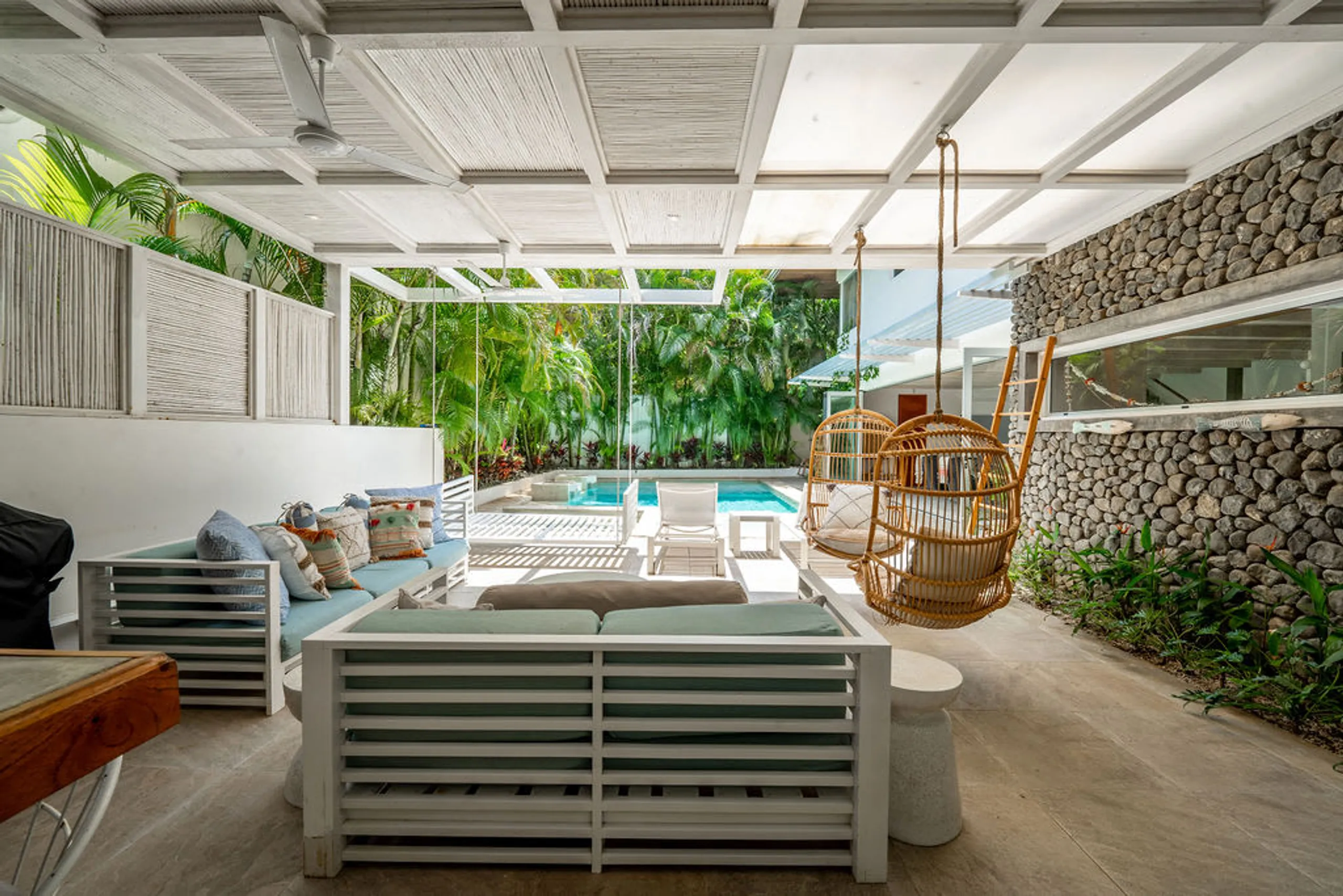 Spacious & Chic Villa with Private Pool, and Steps from Surf & Vibrant Town Life — photograph 4