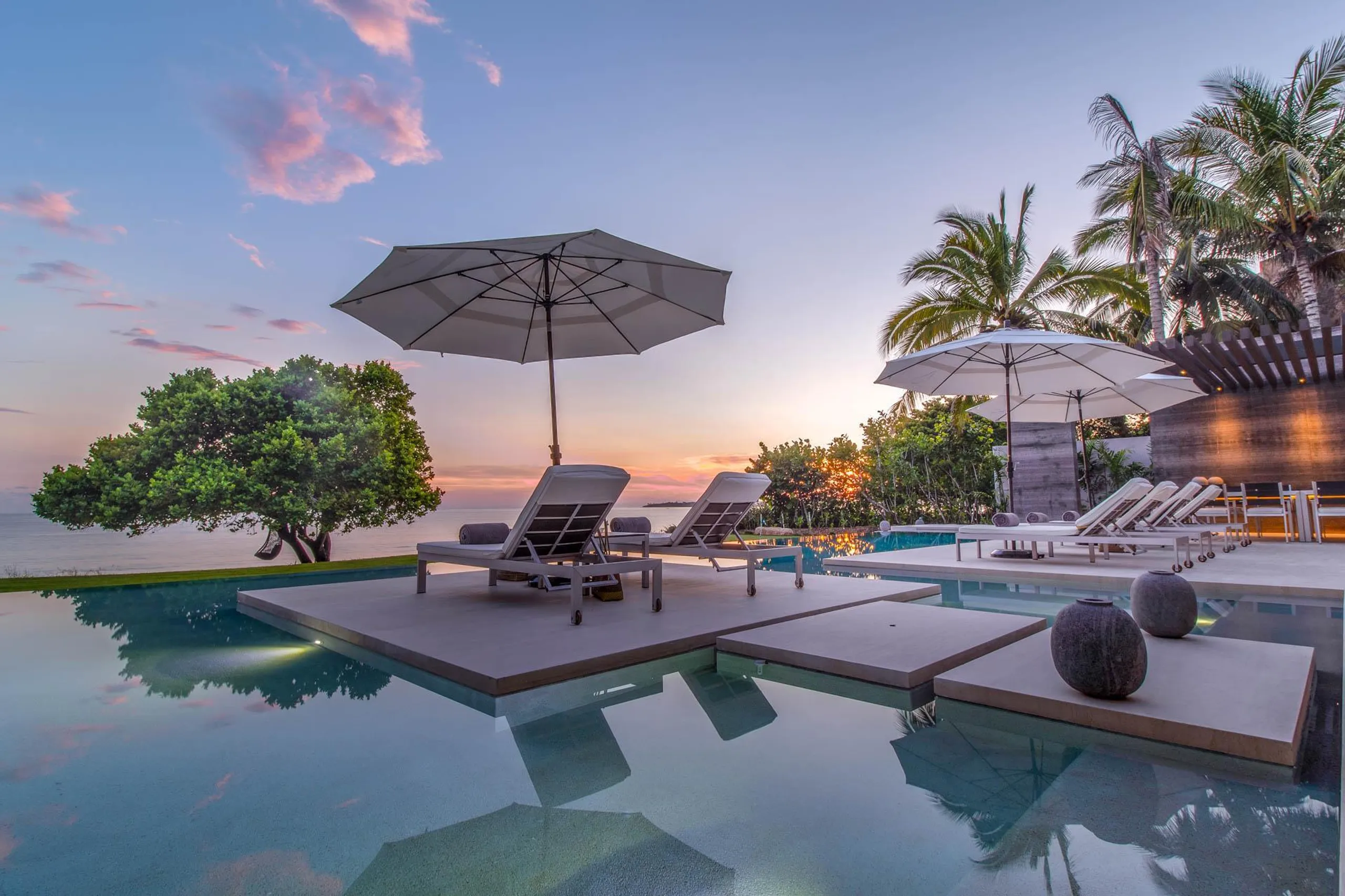 Gorgeous Los Ranchos Beach Front Estate with Infinity Pool with Ocean Views — photograph 6