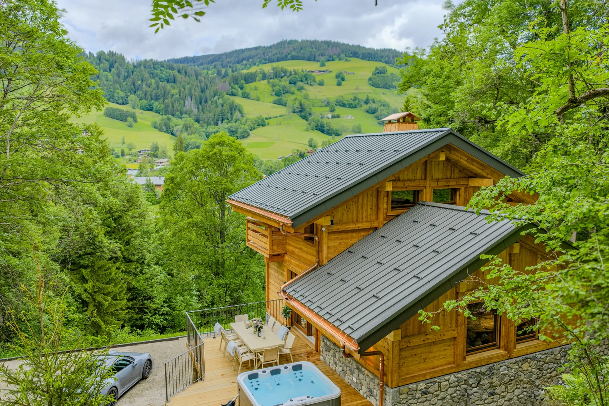 Relaxing Chalet with Sauna, Jacuzzi and Parking in Megeve — photograph 5