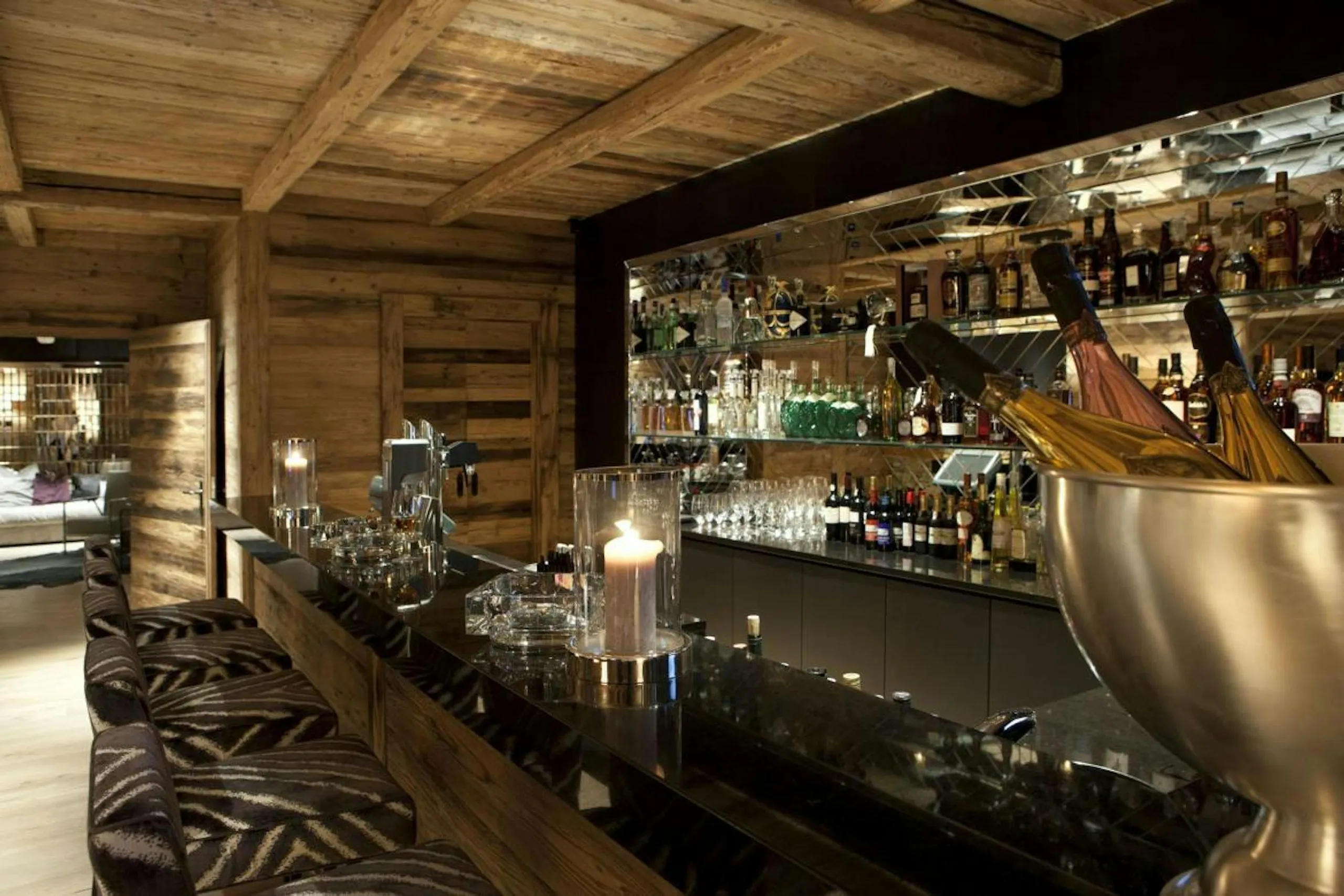 Ultra Luxe Chalet Loaded with Luxurious Amenities — photograph 9
