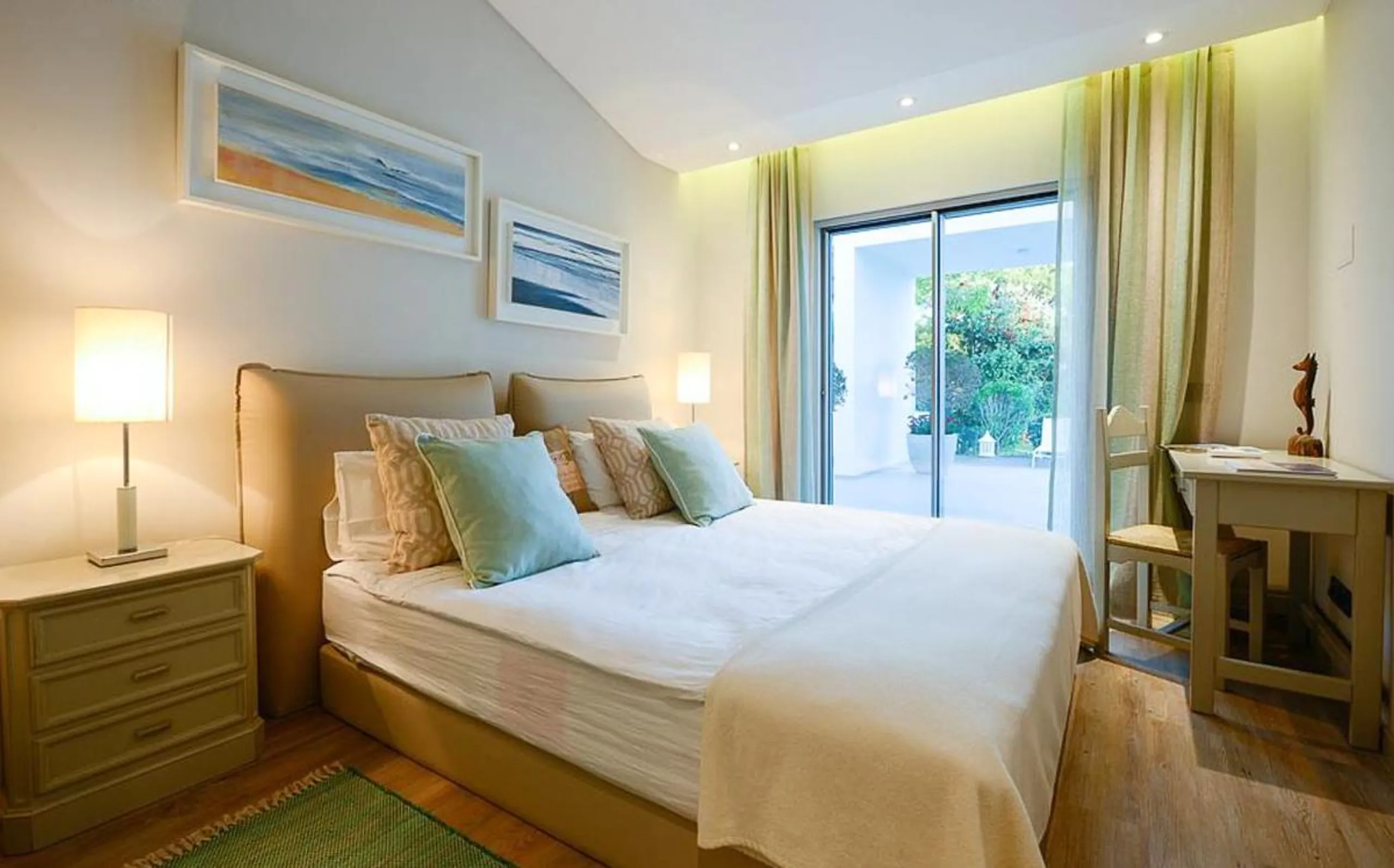 Chic Newly Built Villa with Private Pool and Sea Views — photograph 10