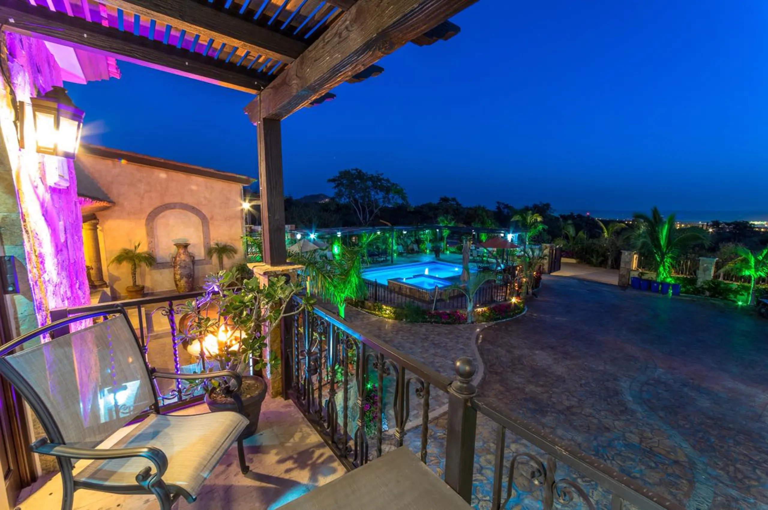 One-of-a-Kind Private Estate in a Tranquil Setting with Pool and Views — photograph 9