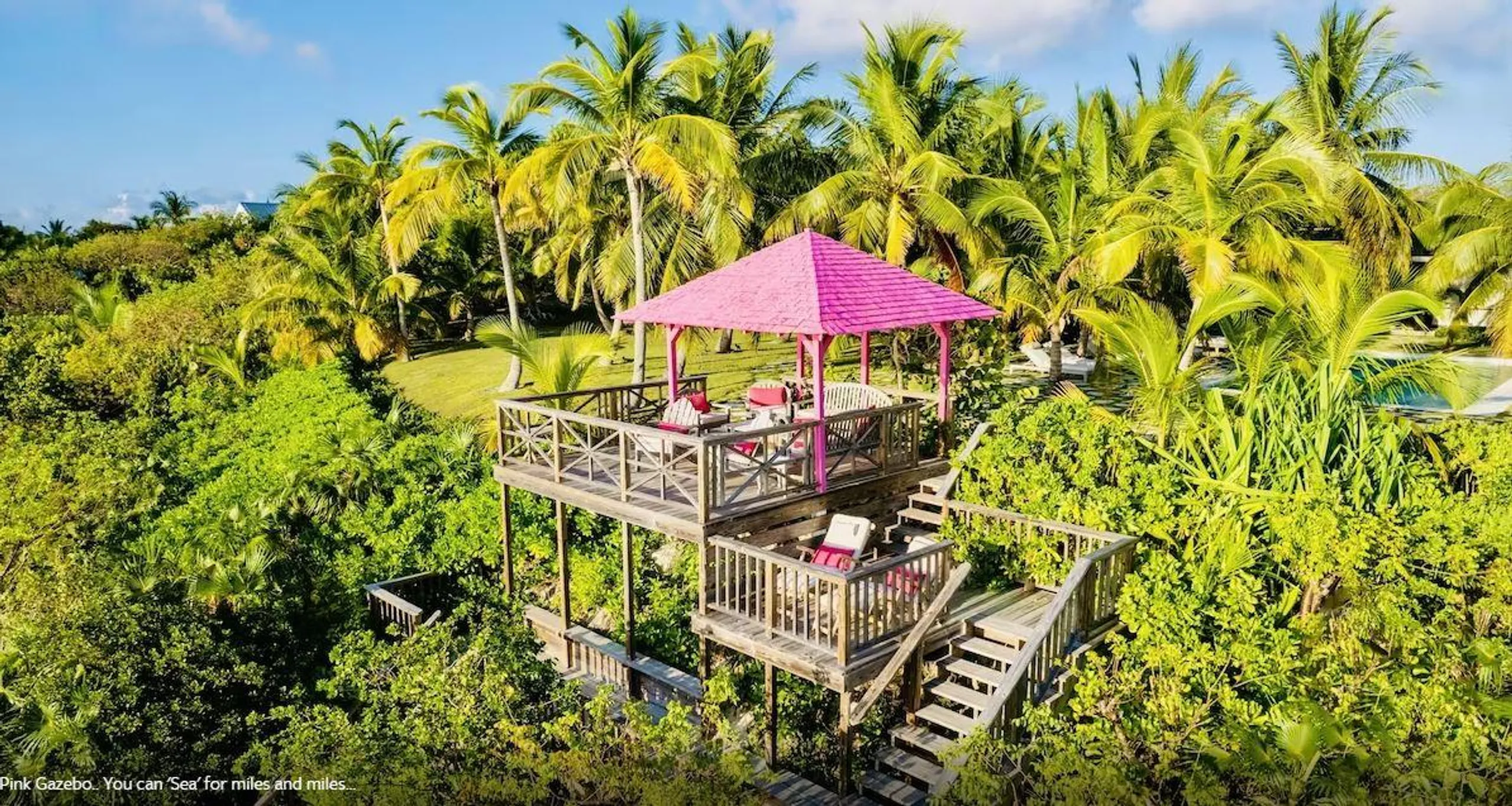 Breathtaking Waterfront Estate with Pool and Exclusive Private Beach — photograph 4