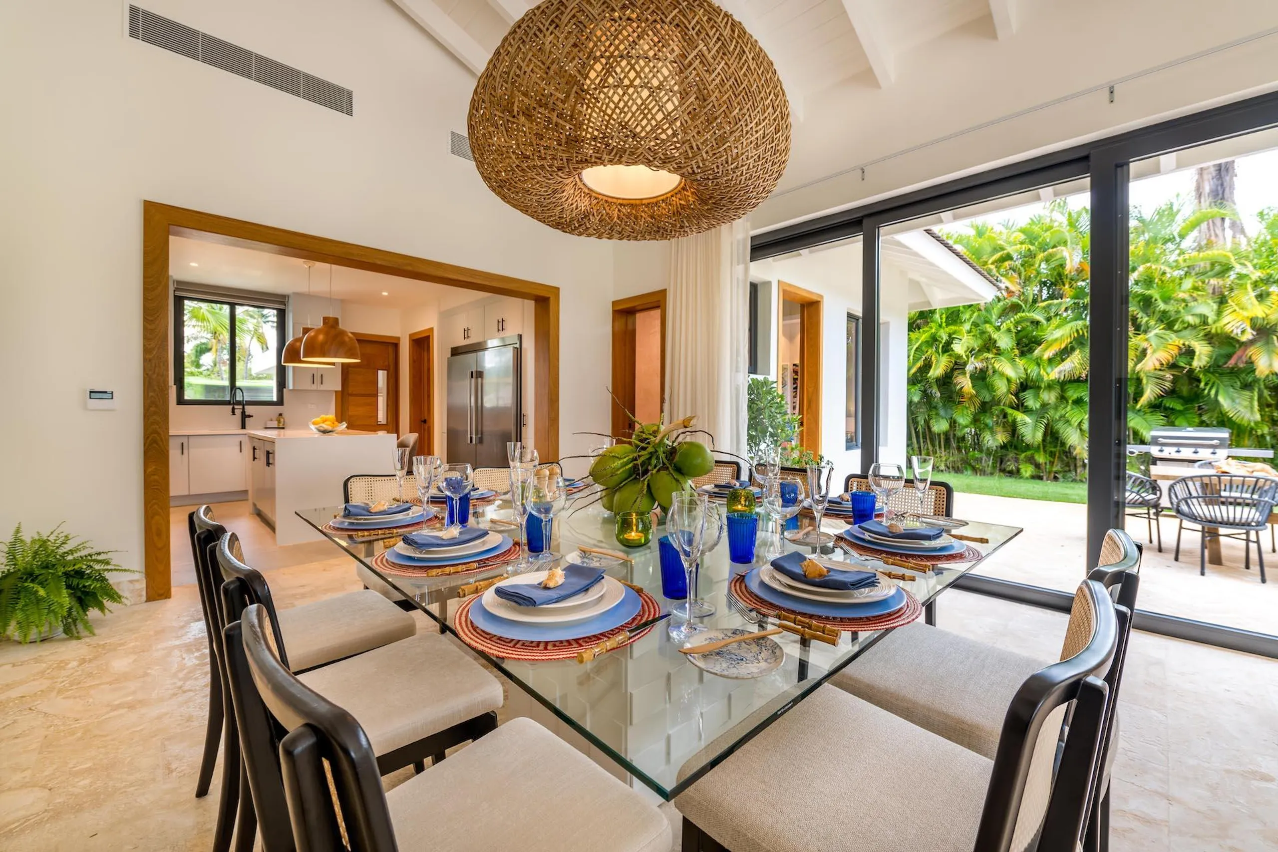 Resplendent 5BR Villa near Minitas Beach, La Marina, and La Romana Country Club — photograph 8