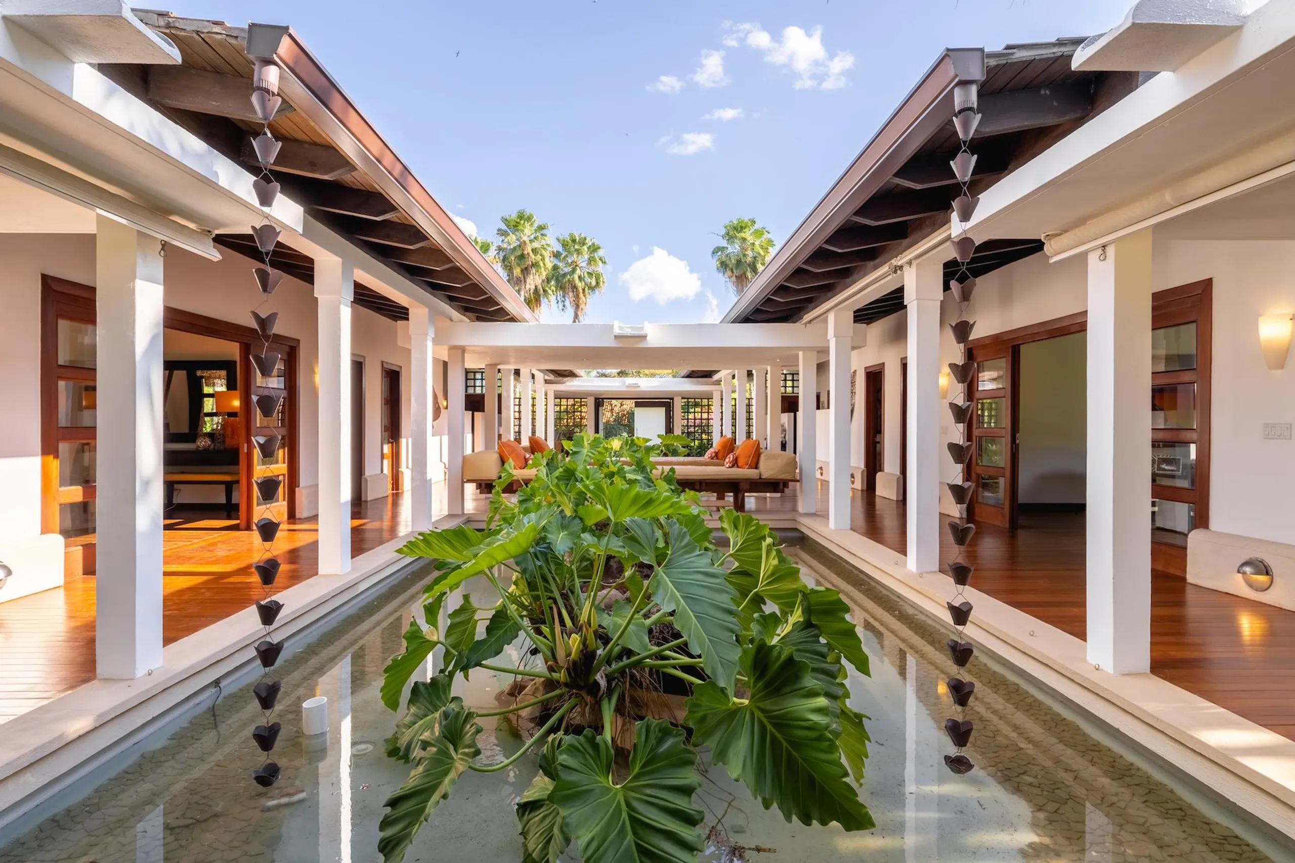 Deluxe Paradise in Minitas Beach with Private Pool and Heated Jacuzzi — photograph 7