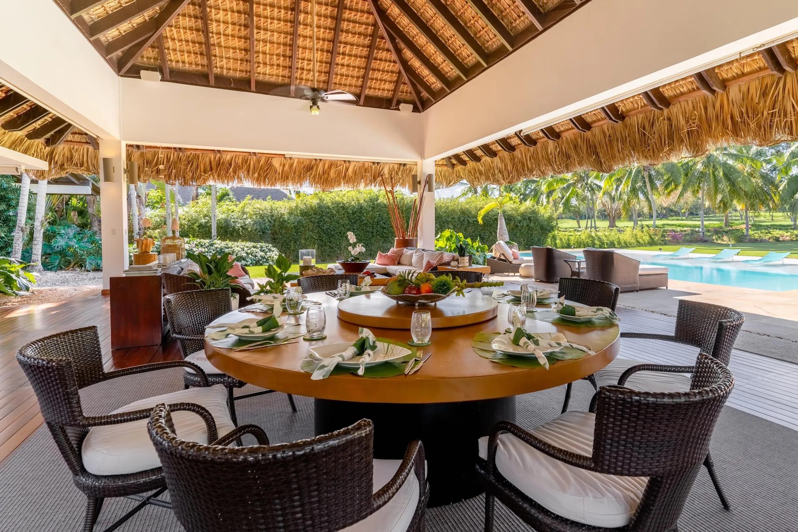 Deluxe Paradise in Minitas Beach with Private Pool and Heated Jacuzzi — photograph 11