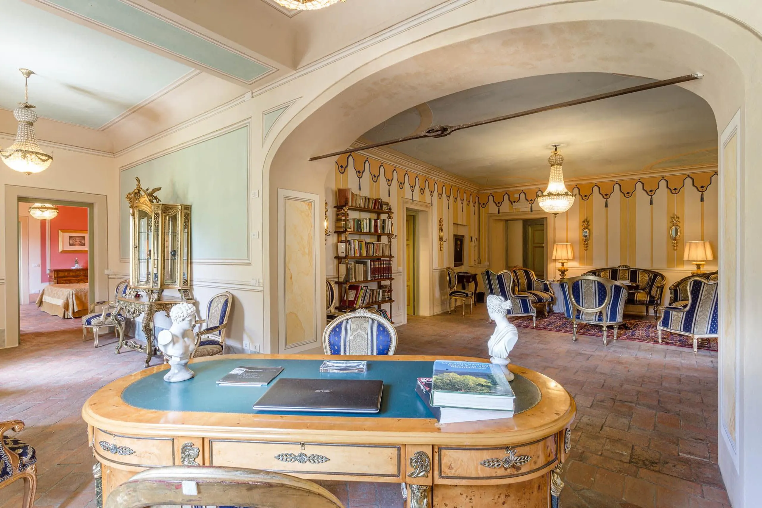 Elegant Hillside Villa With Panoramic Views — photograph 10