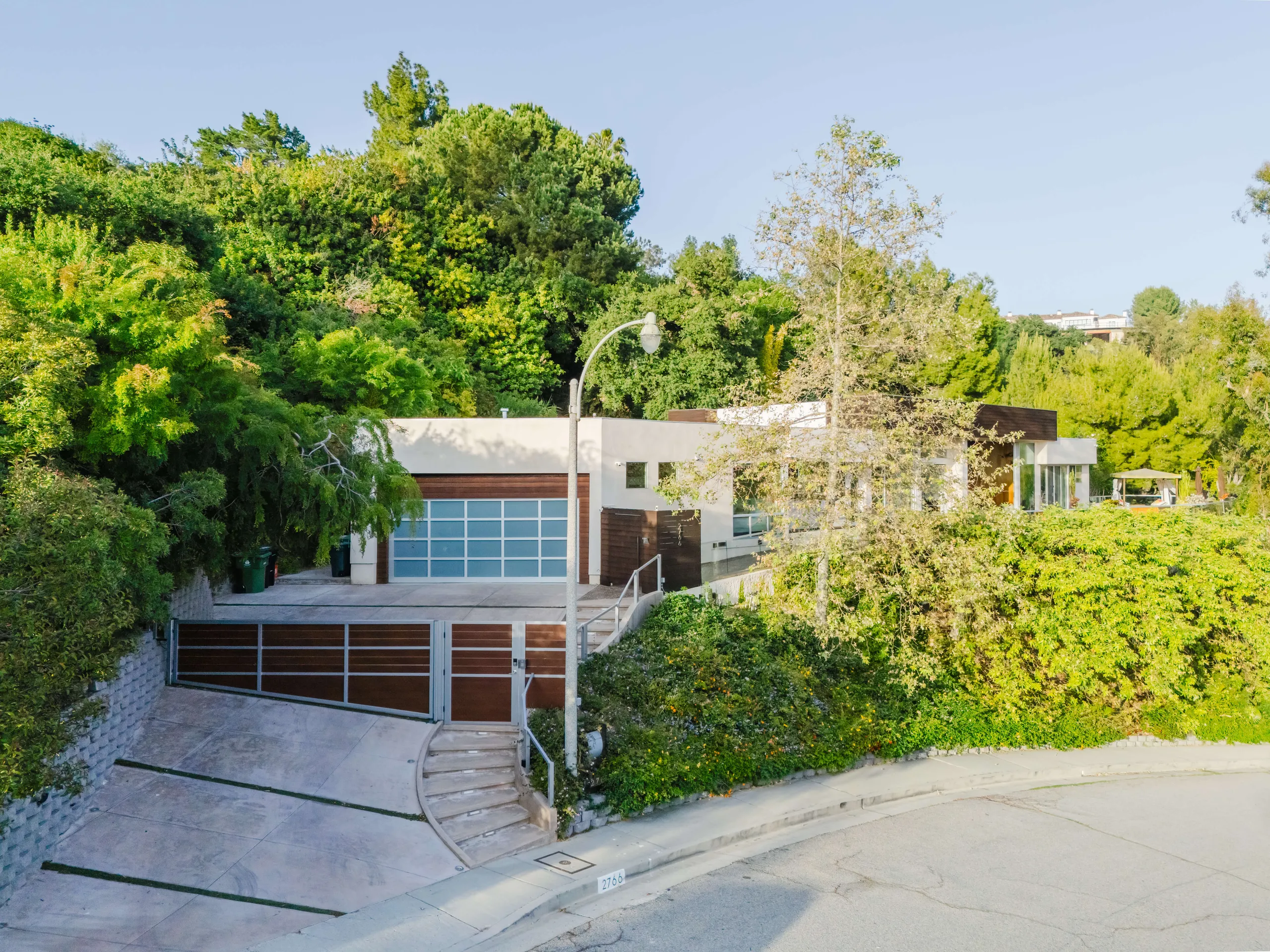 Captivating Zen Estate with Private Pool — photograph 11