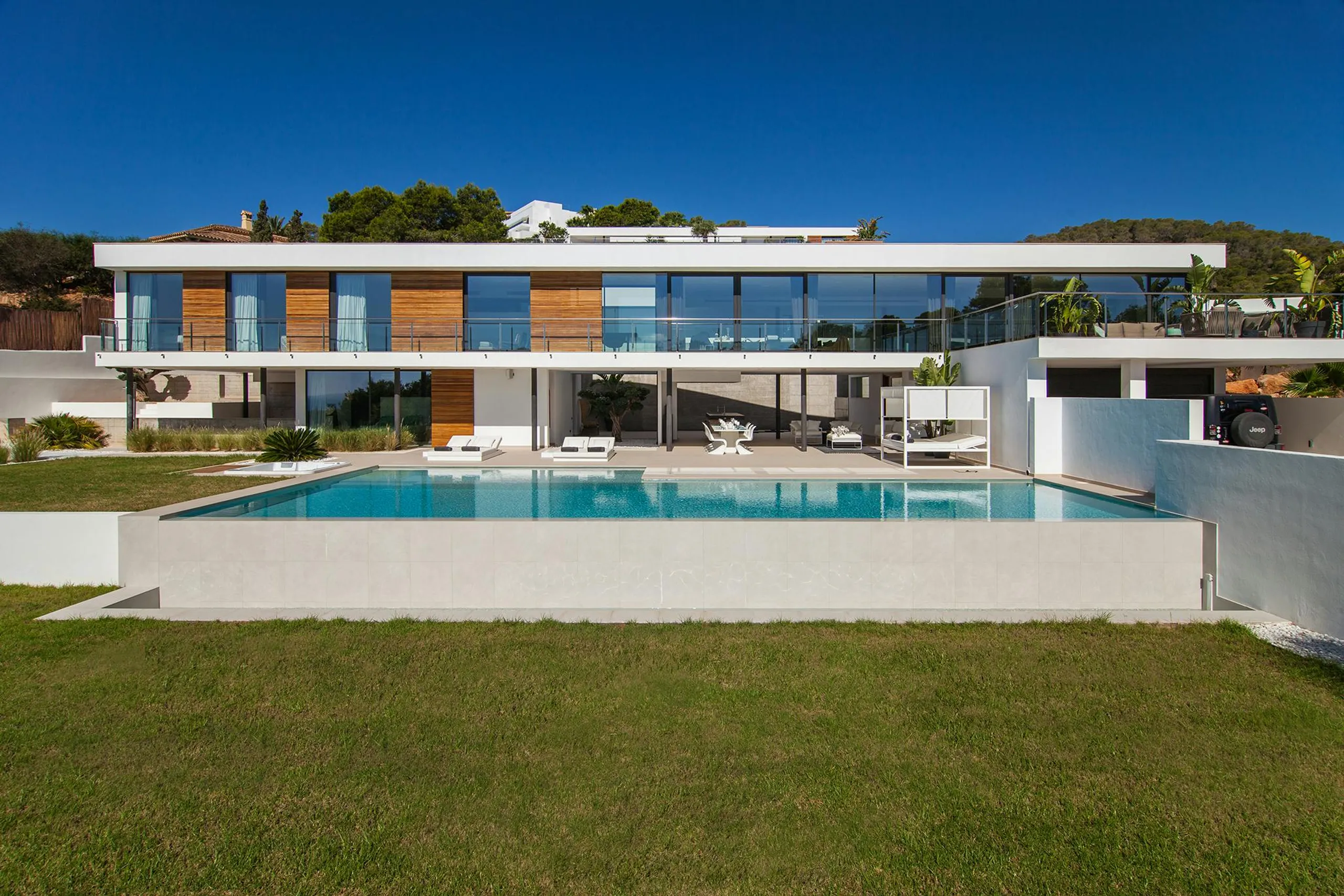 Grandiose Ibiza Estate with Private Pool and Panoramic Ocean Views — photograph 6